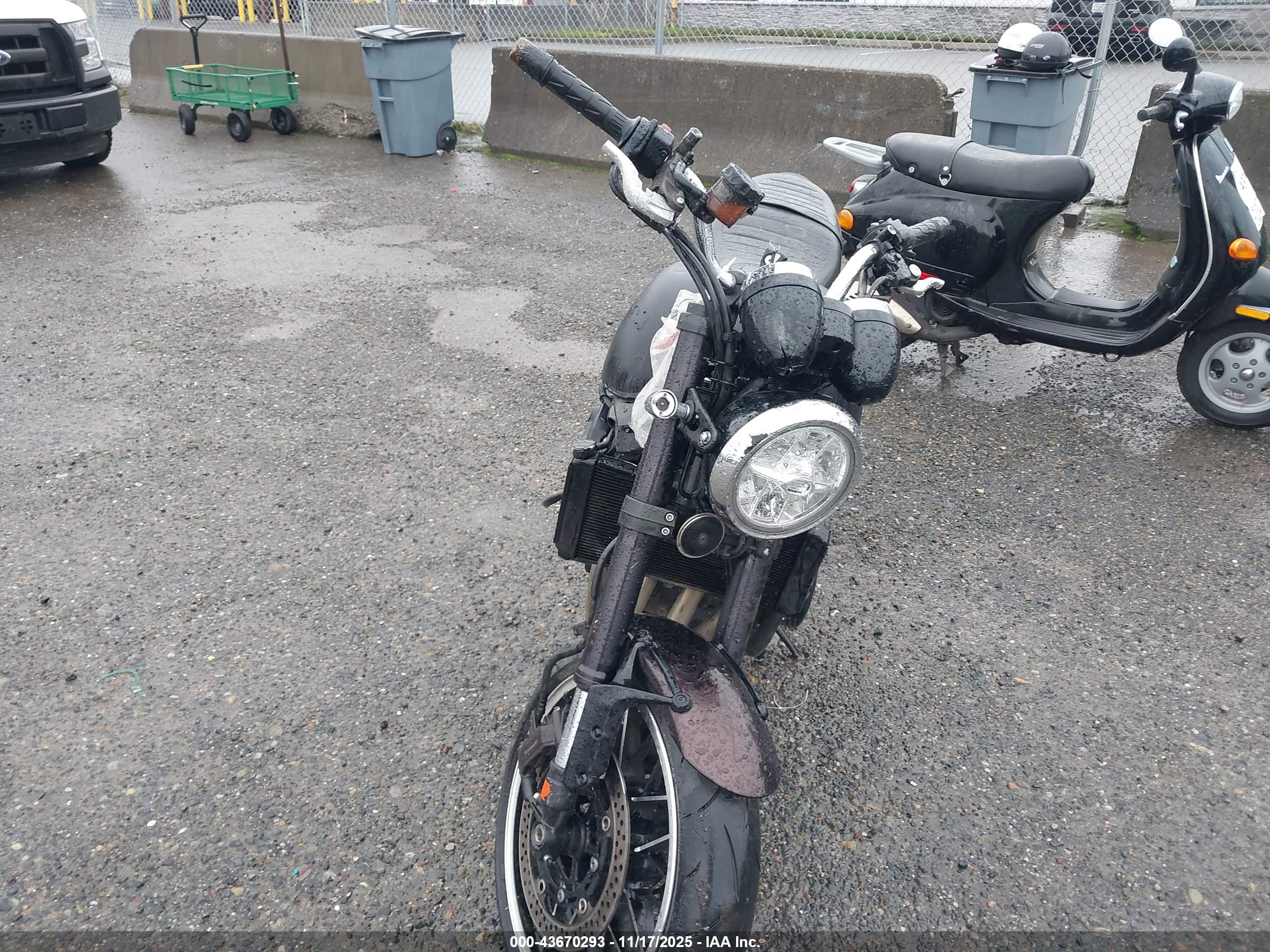 KAWASAKI ZR900 image 5