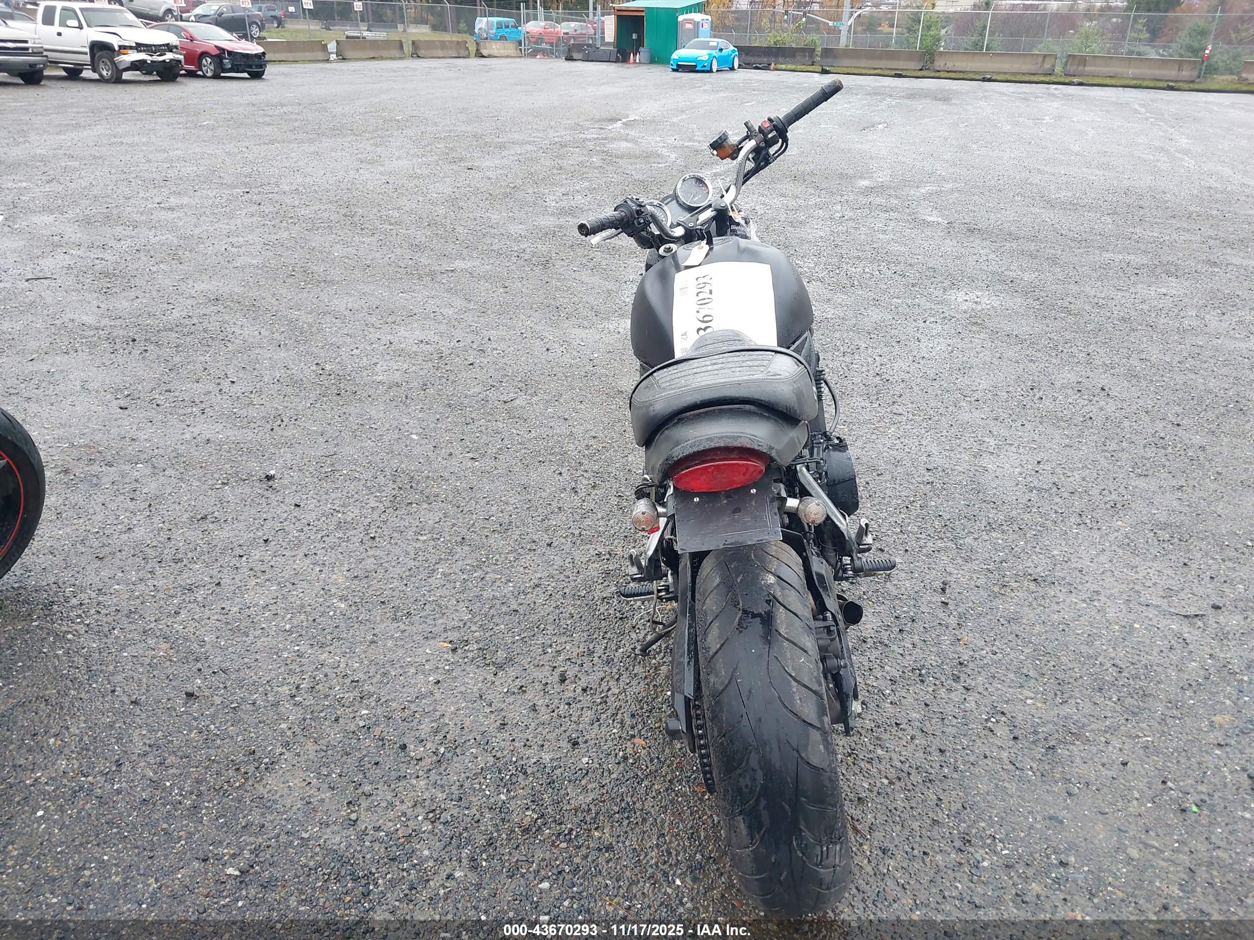 KAWASAKI ZR900 image 6