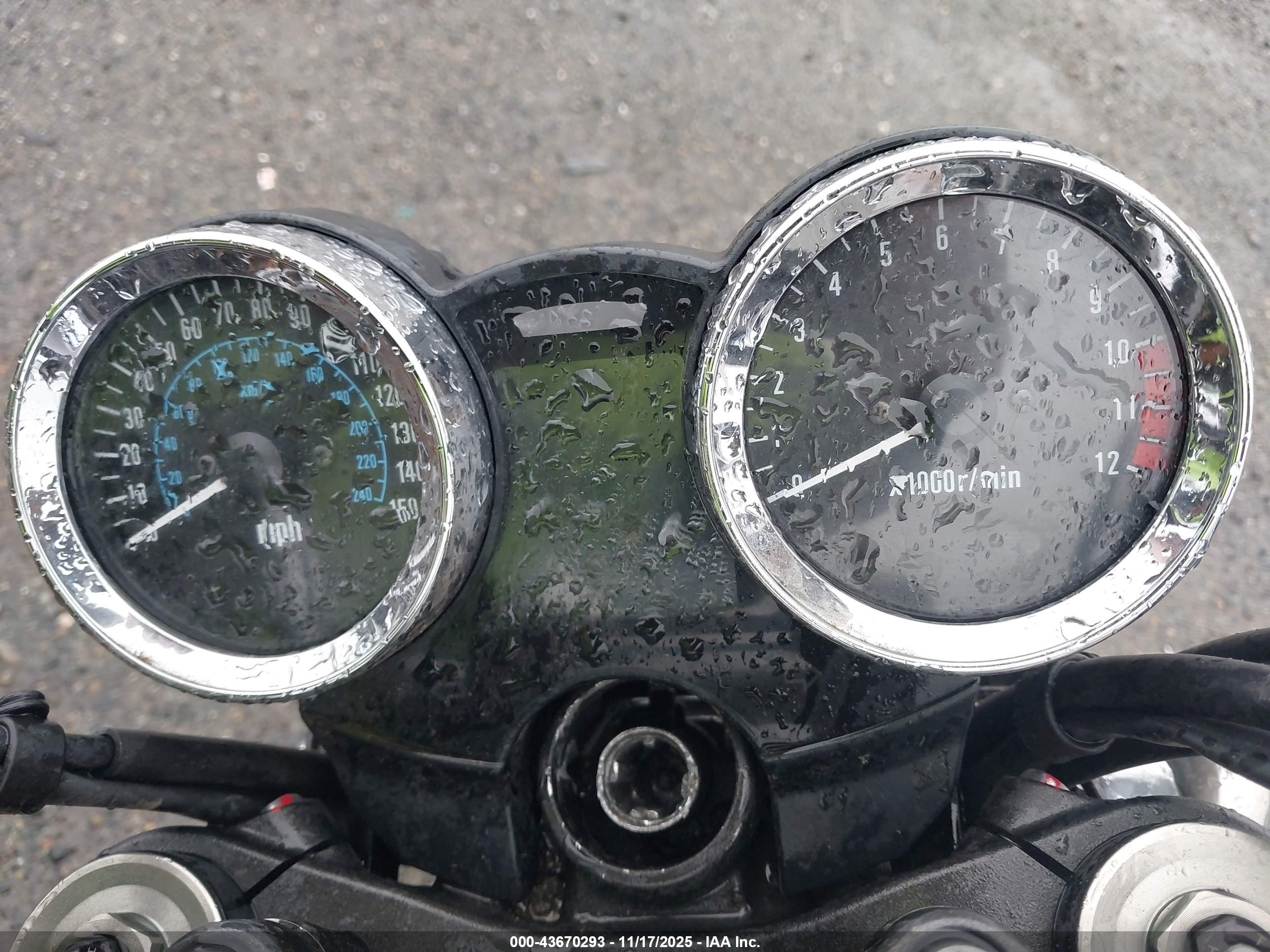 KAWASAKI ZR900 image 7