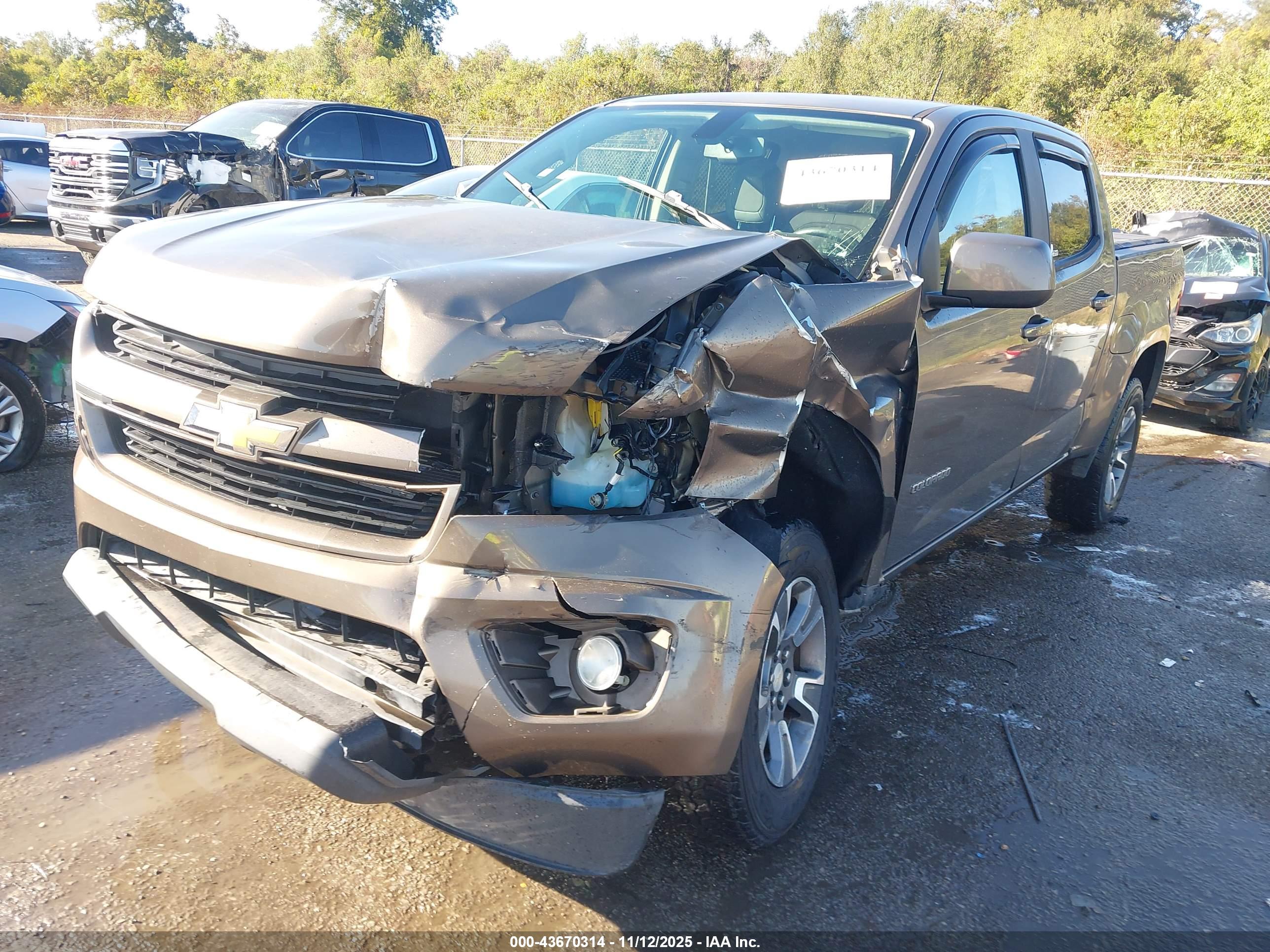 CHEVROLET COLORADO image 2