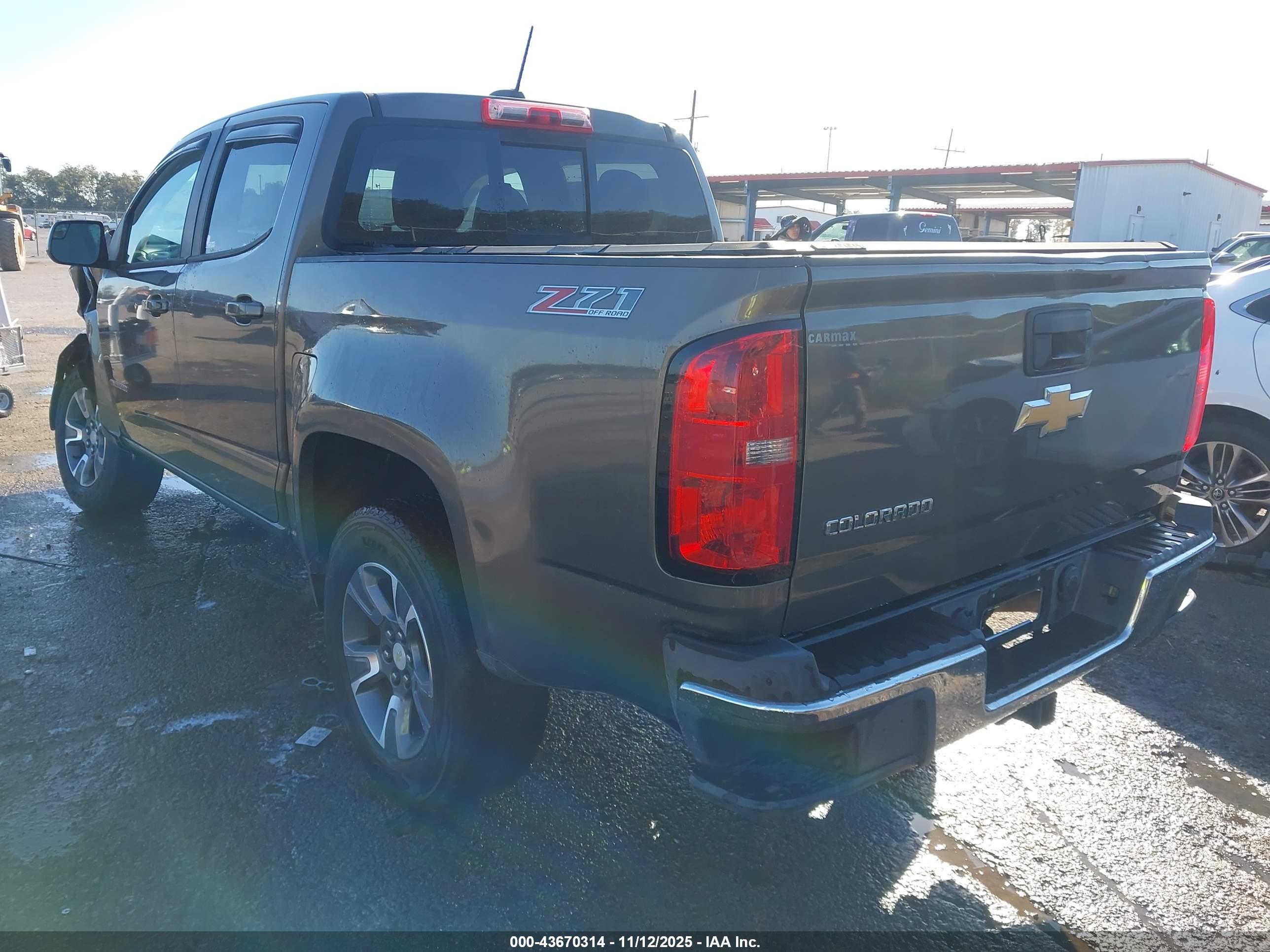 CHEVROLET COLORADO image 3