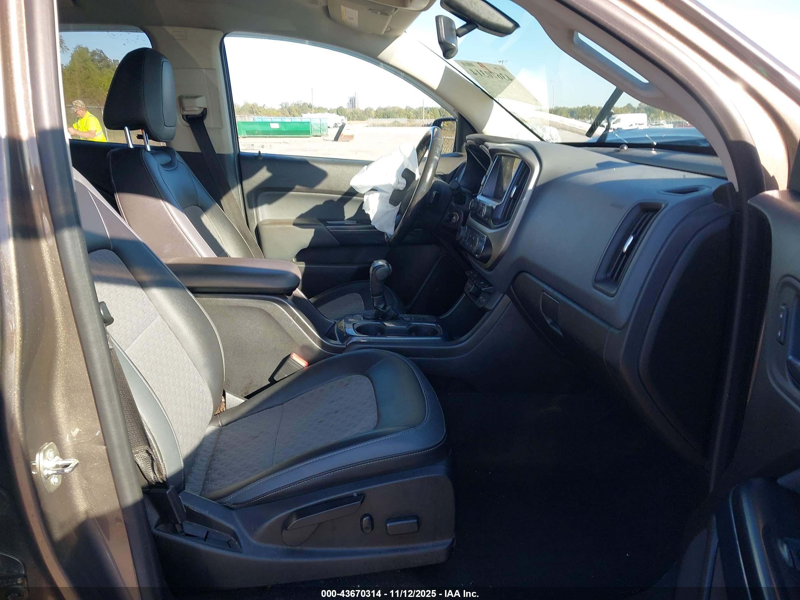 CHEVROLET COLORADO image 5