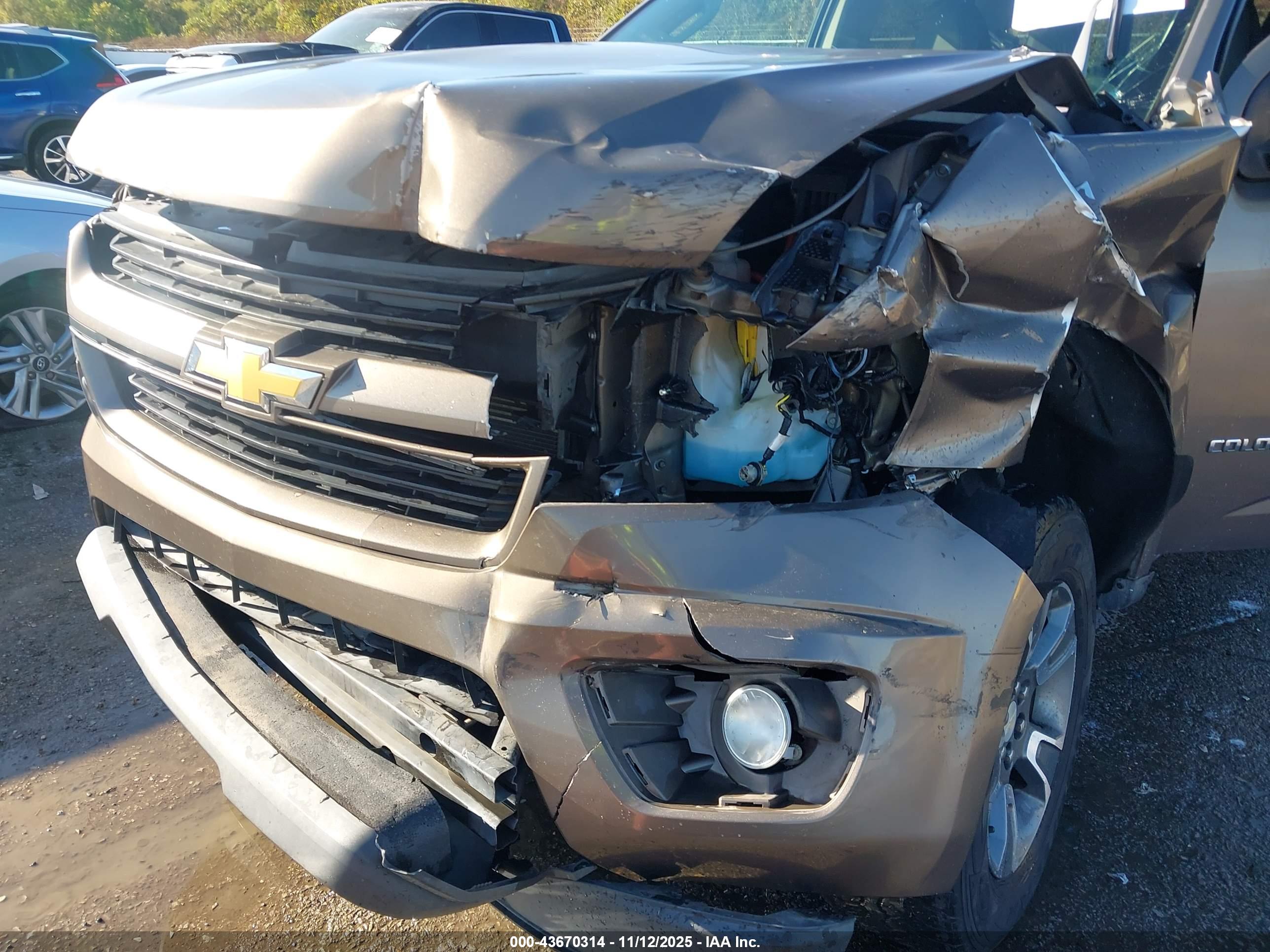 CHEVROLET COLORADO image 6