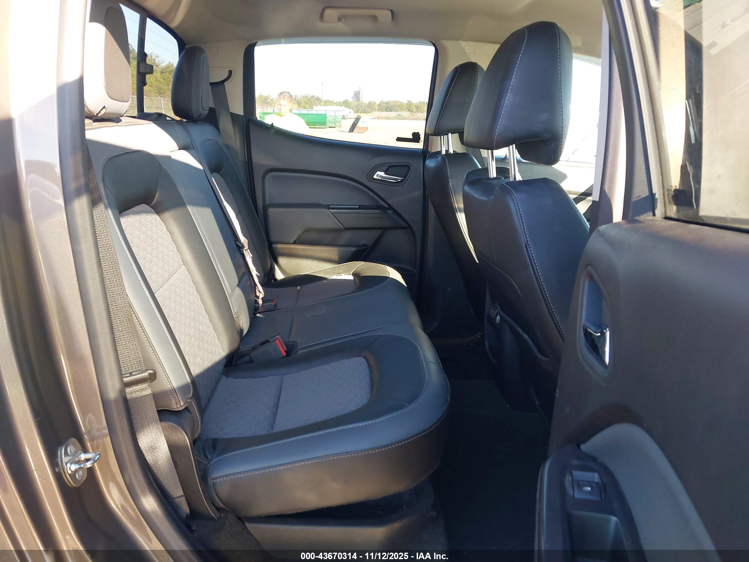 CHEVROLET COLORADO image 8