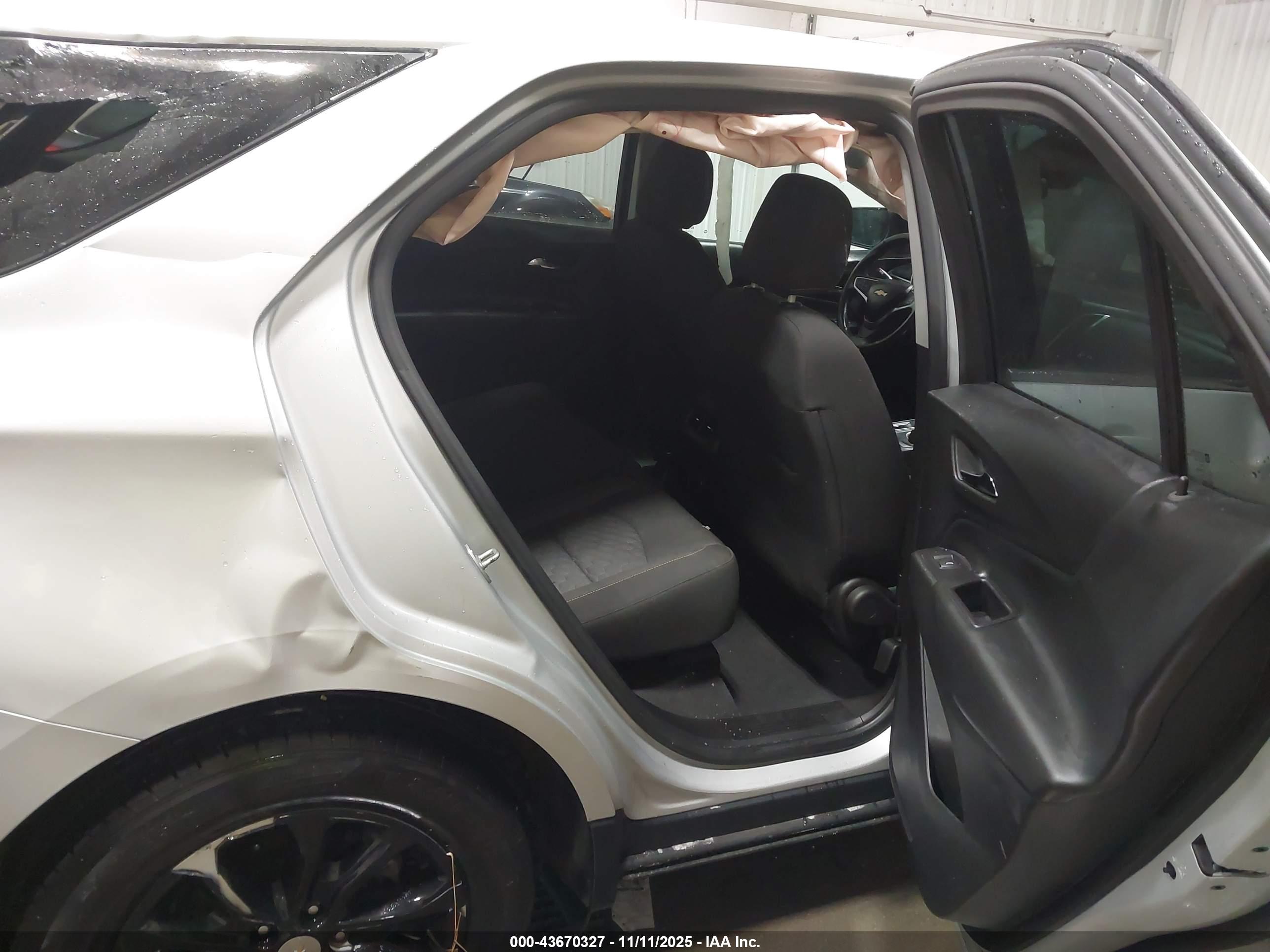 CHEVROLET EQUINOX image 8