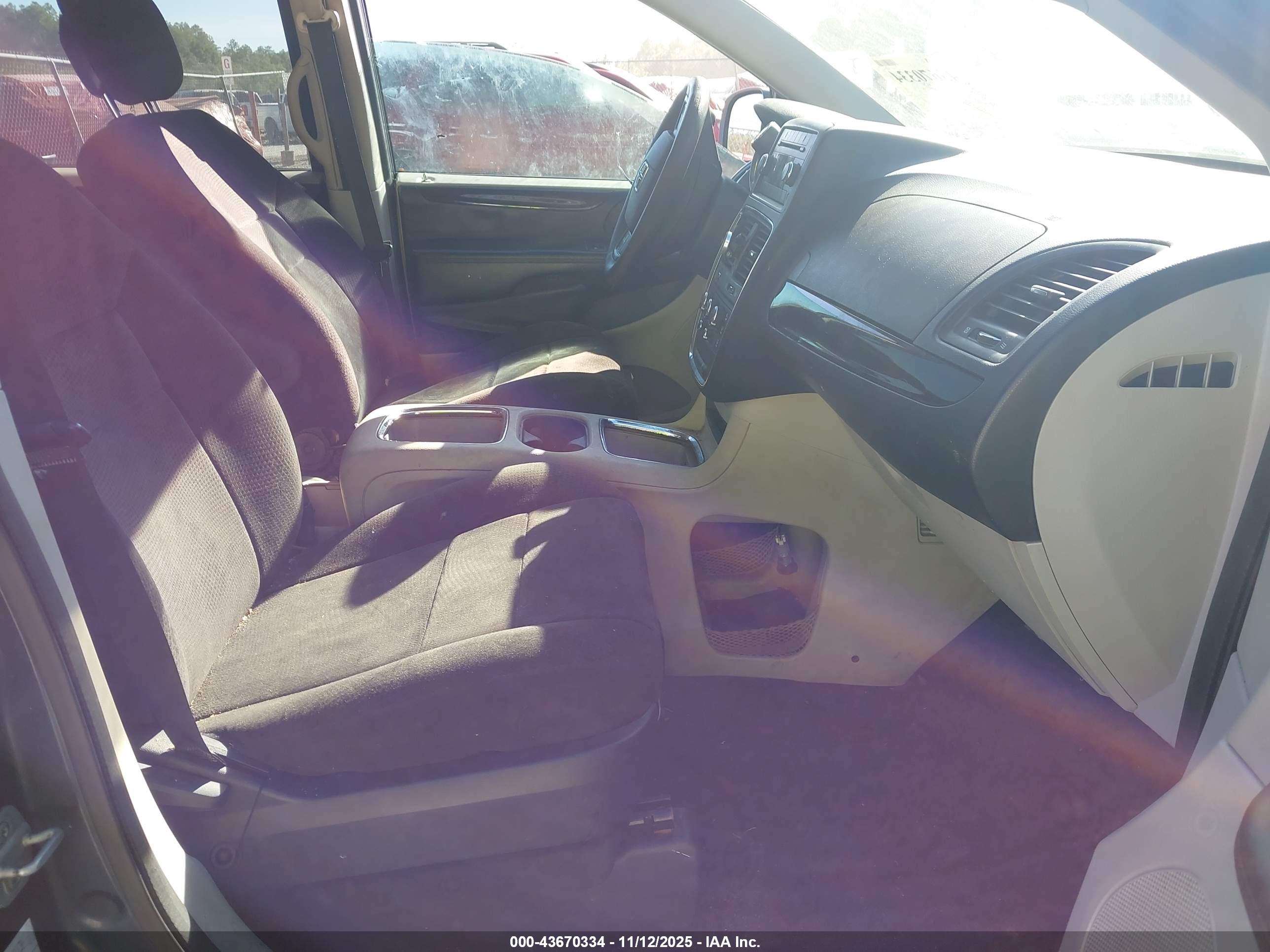 DODGE GRAND image 5