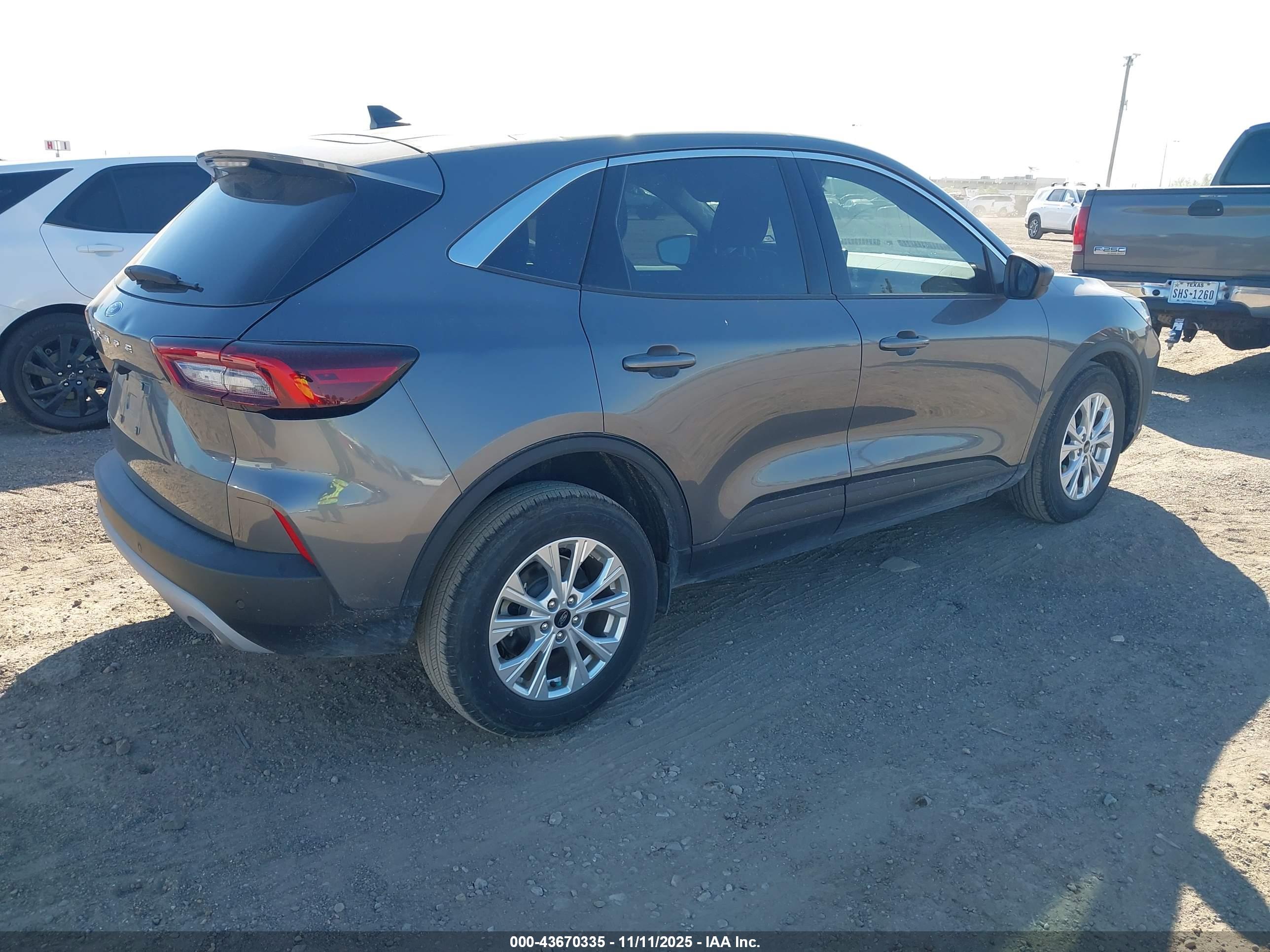 FORD ESCAPE image 4