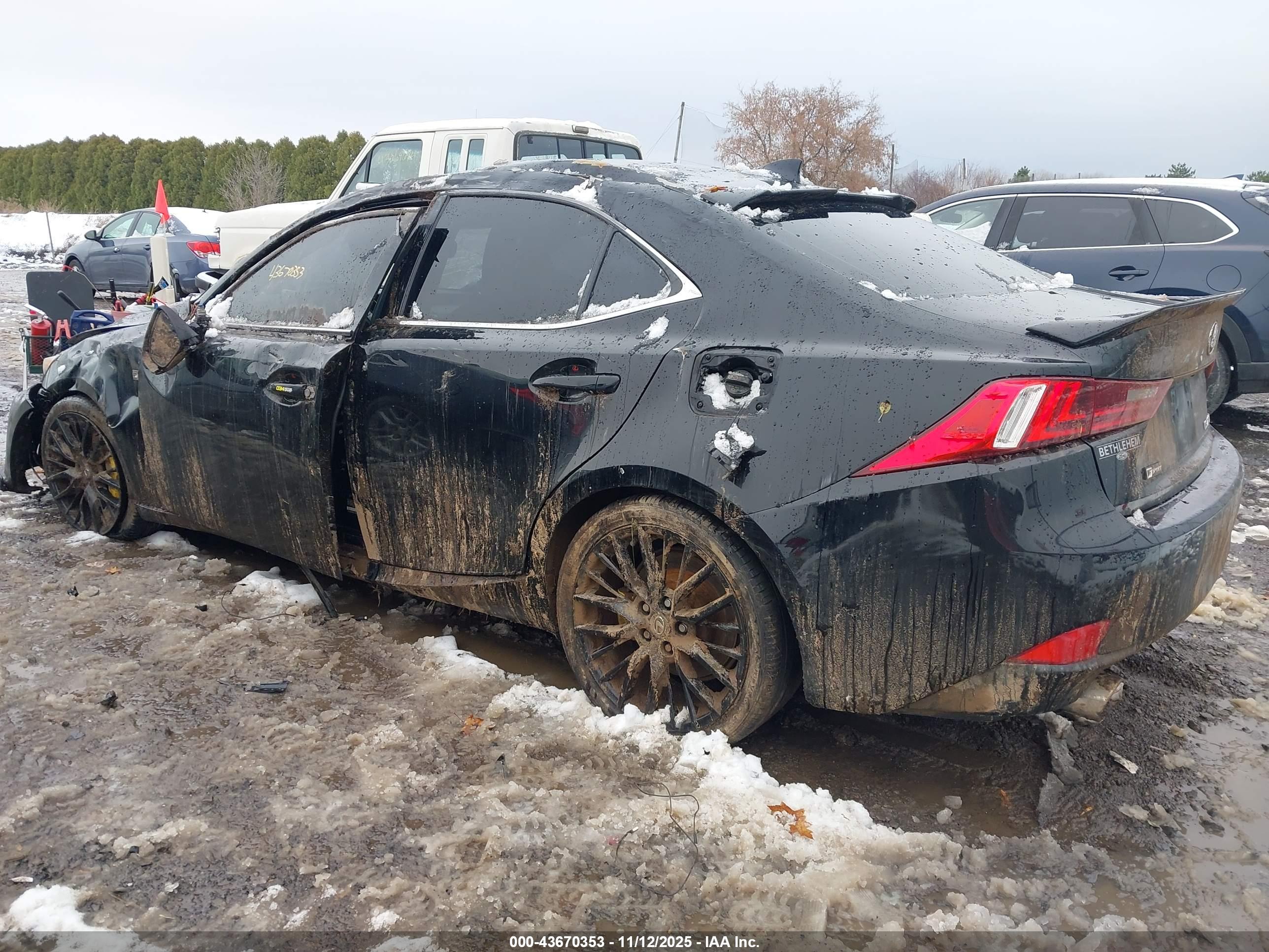 LEXUS IS image 3