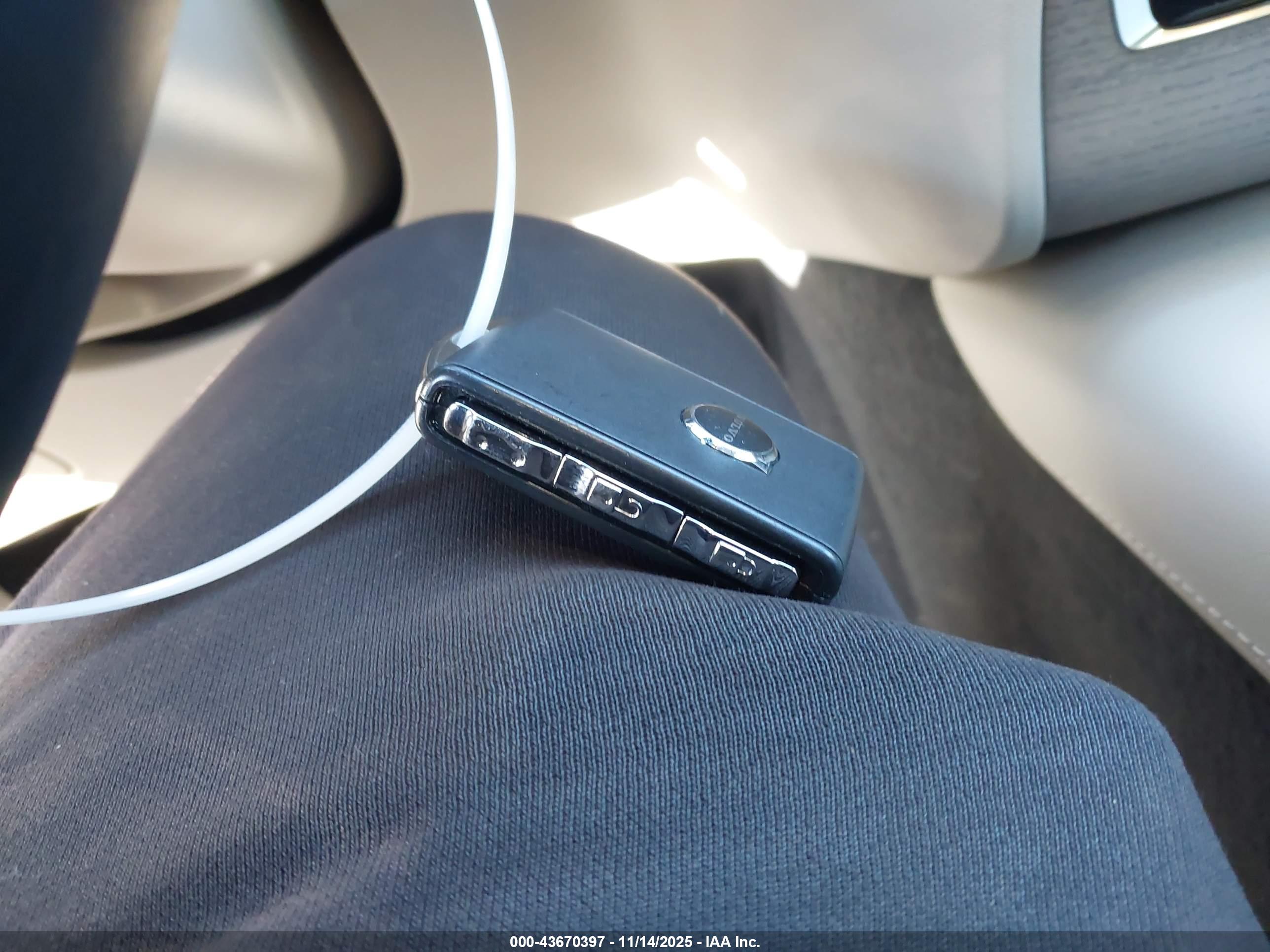 VOLVO XC90 image 11