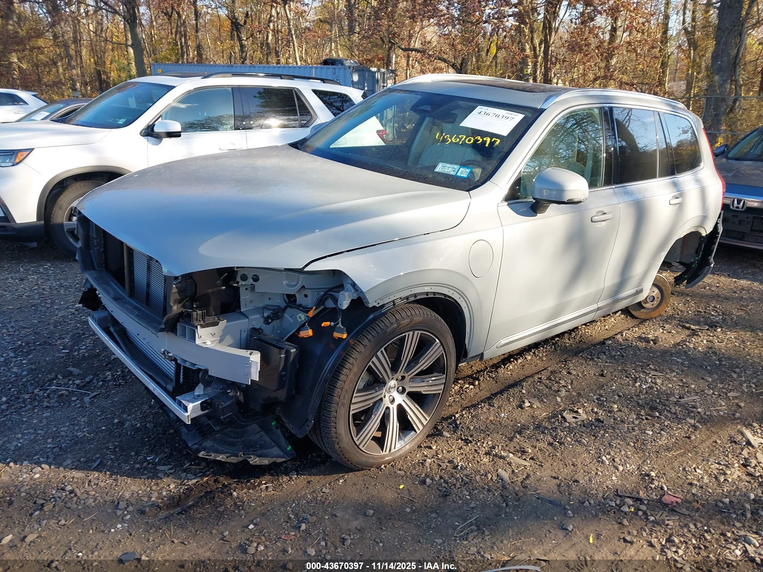 VOLVO XC90 image 2