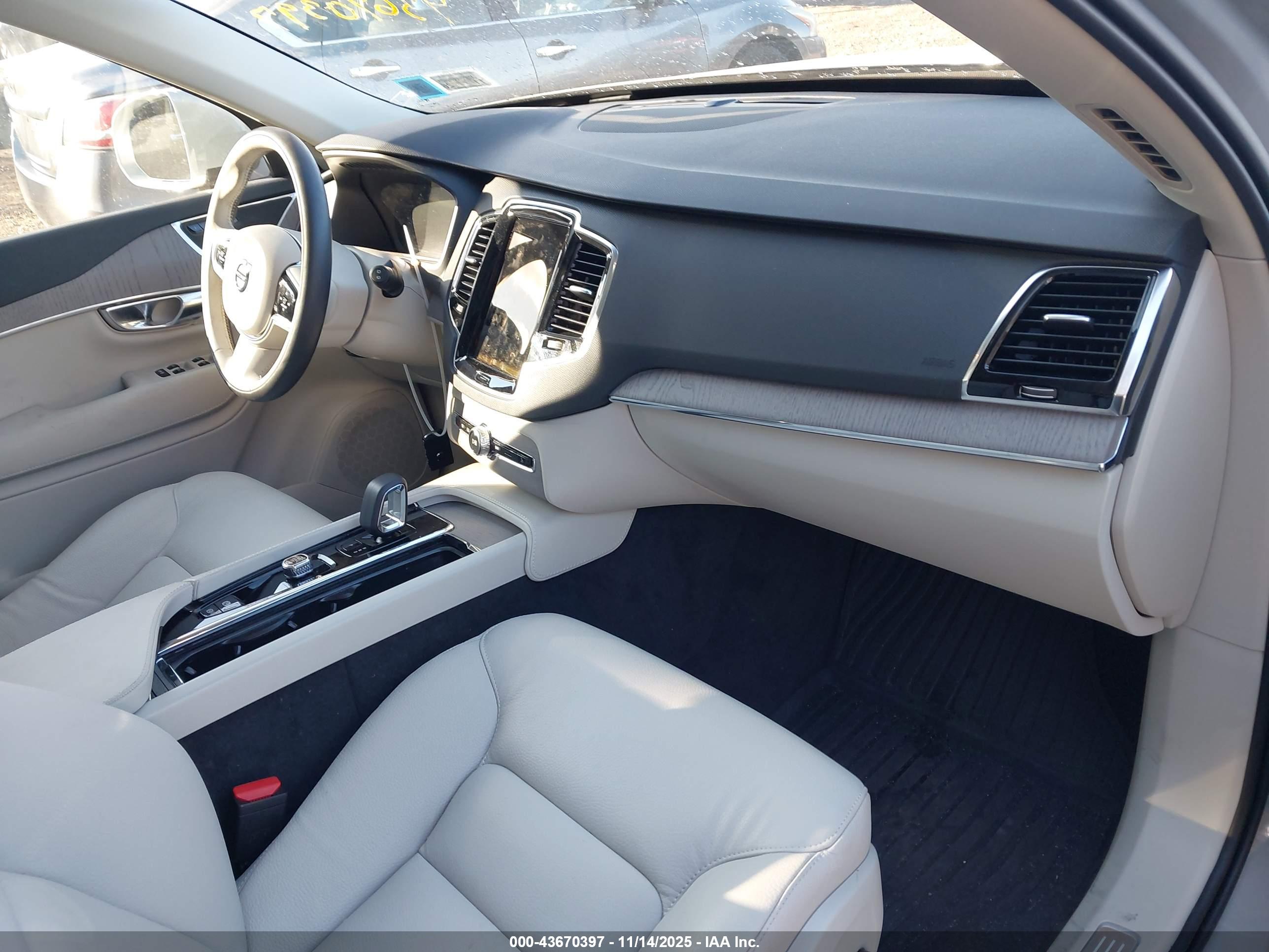 VOLVO XC90 image 5