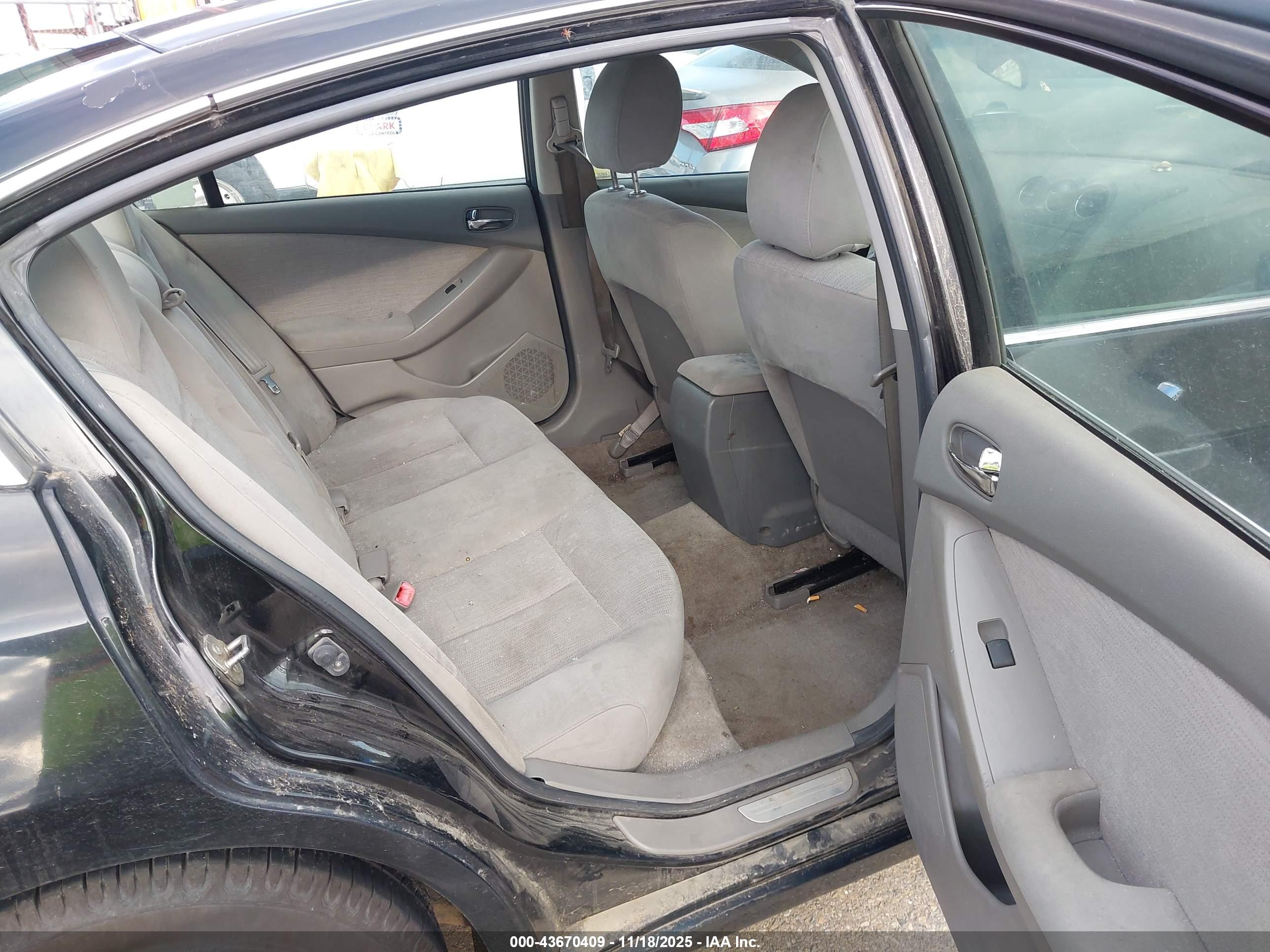 NISSAN ALTIMA image 8