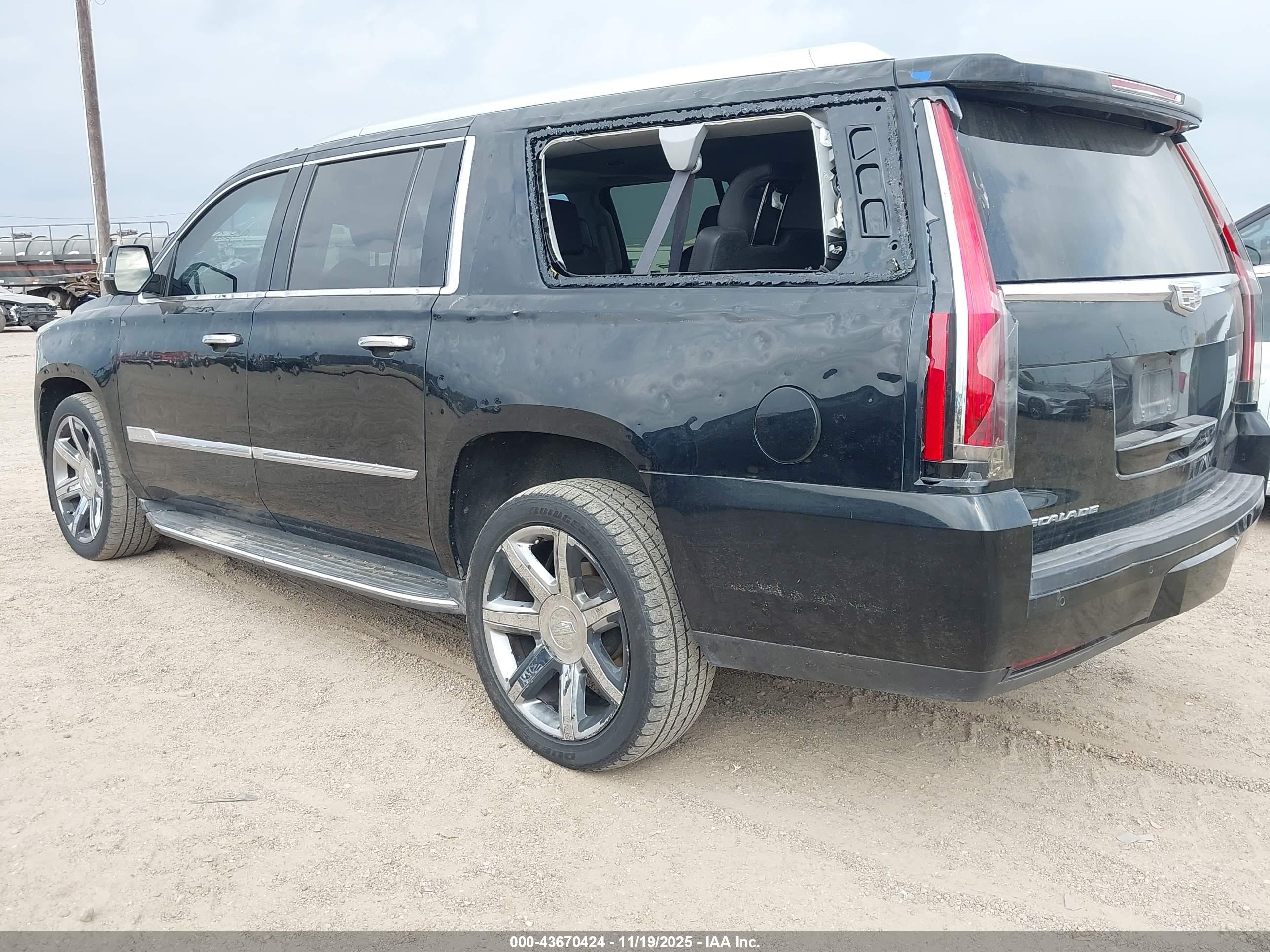 CADILLAC ESCALADE image 3
