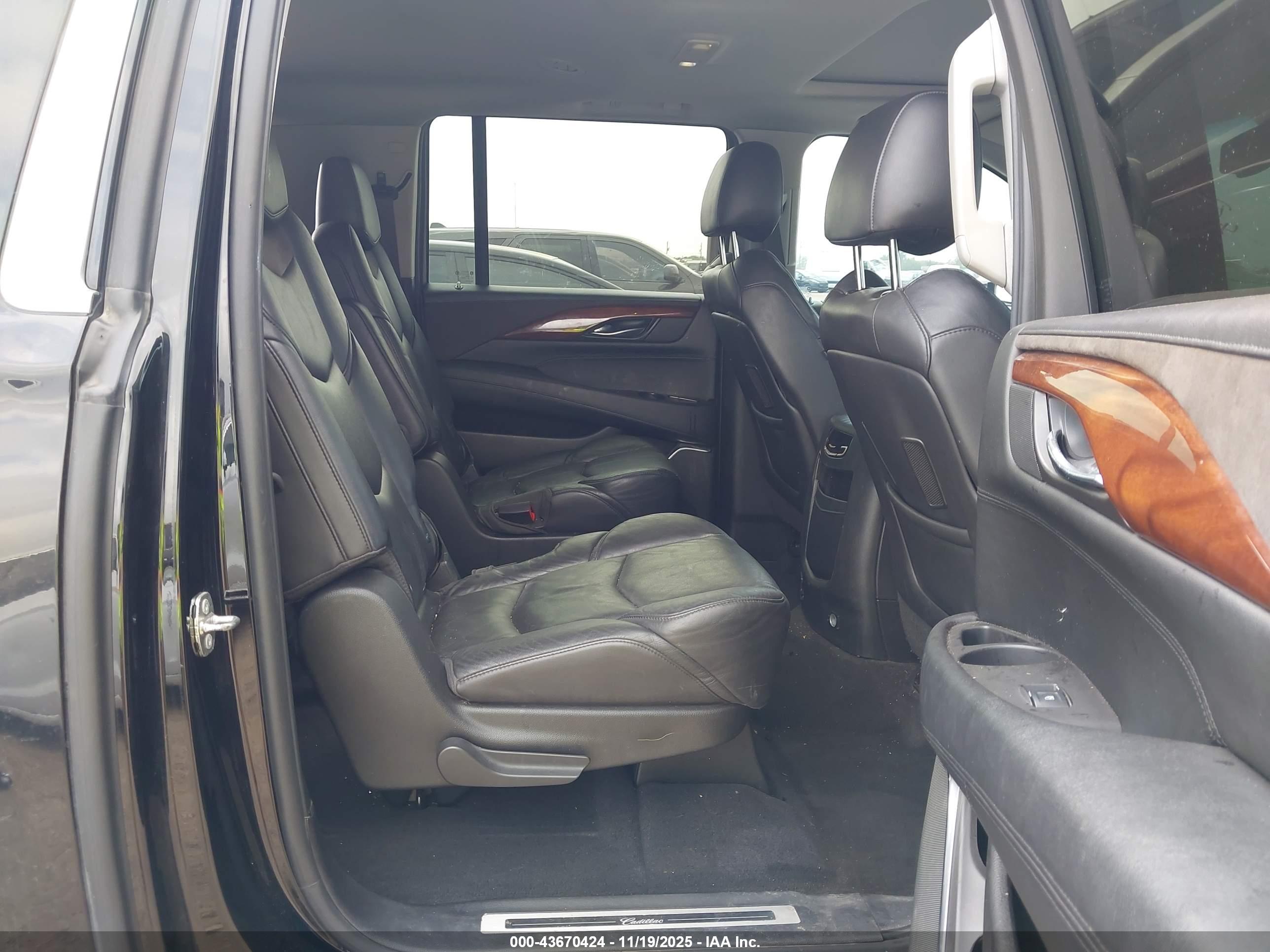 CADILLAC ESCALADE image 8