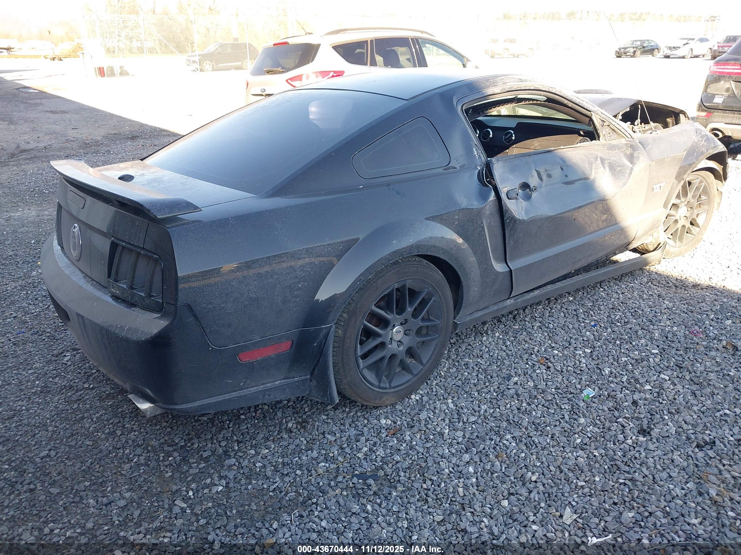 FORD MUSTANG image 4