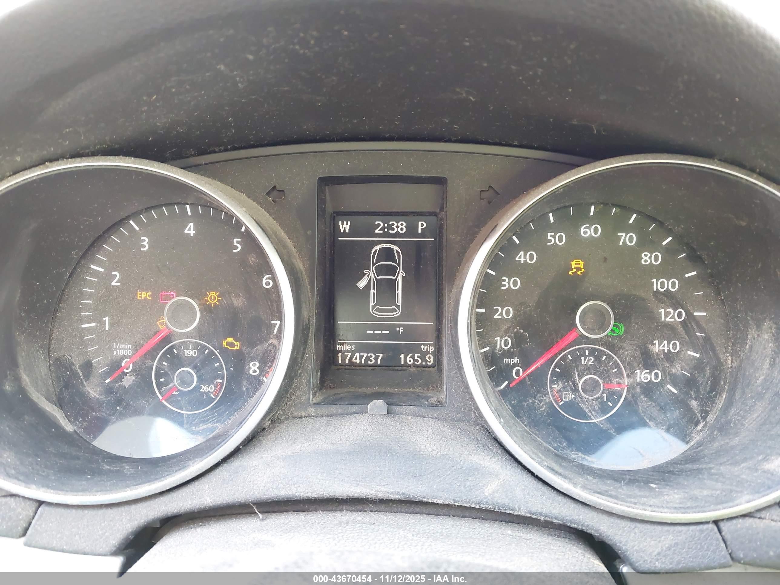 VOLKSWAGEN GOLF image 7
