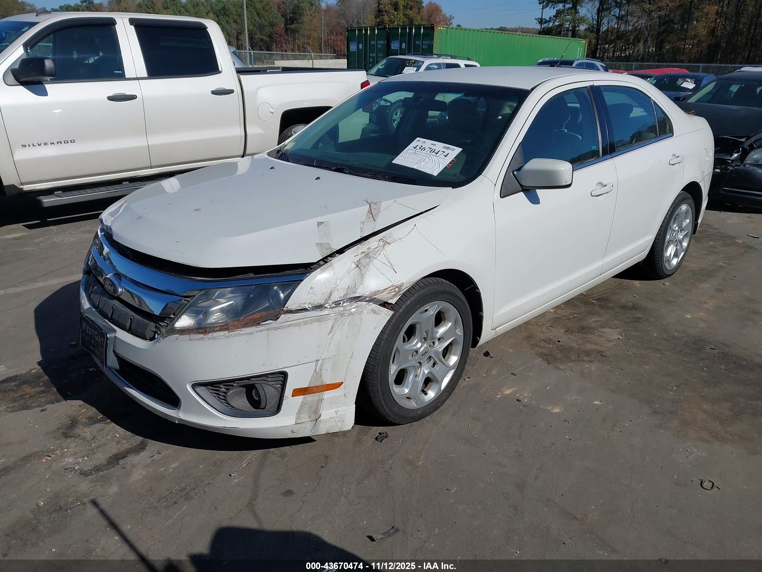 FORD FUSION image 2
