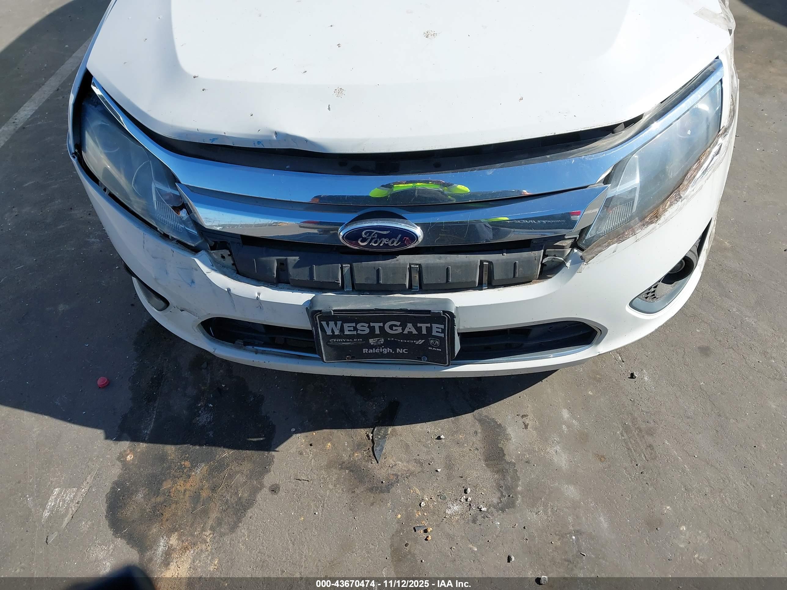 FORD FUSION image 6