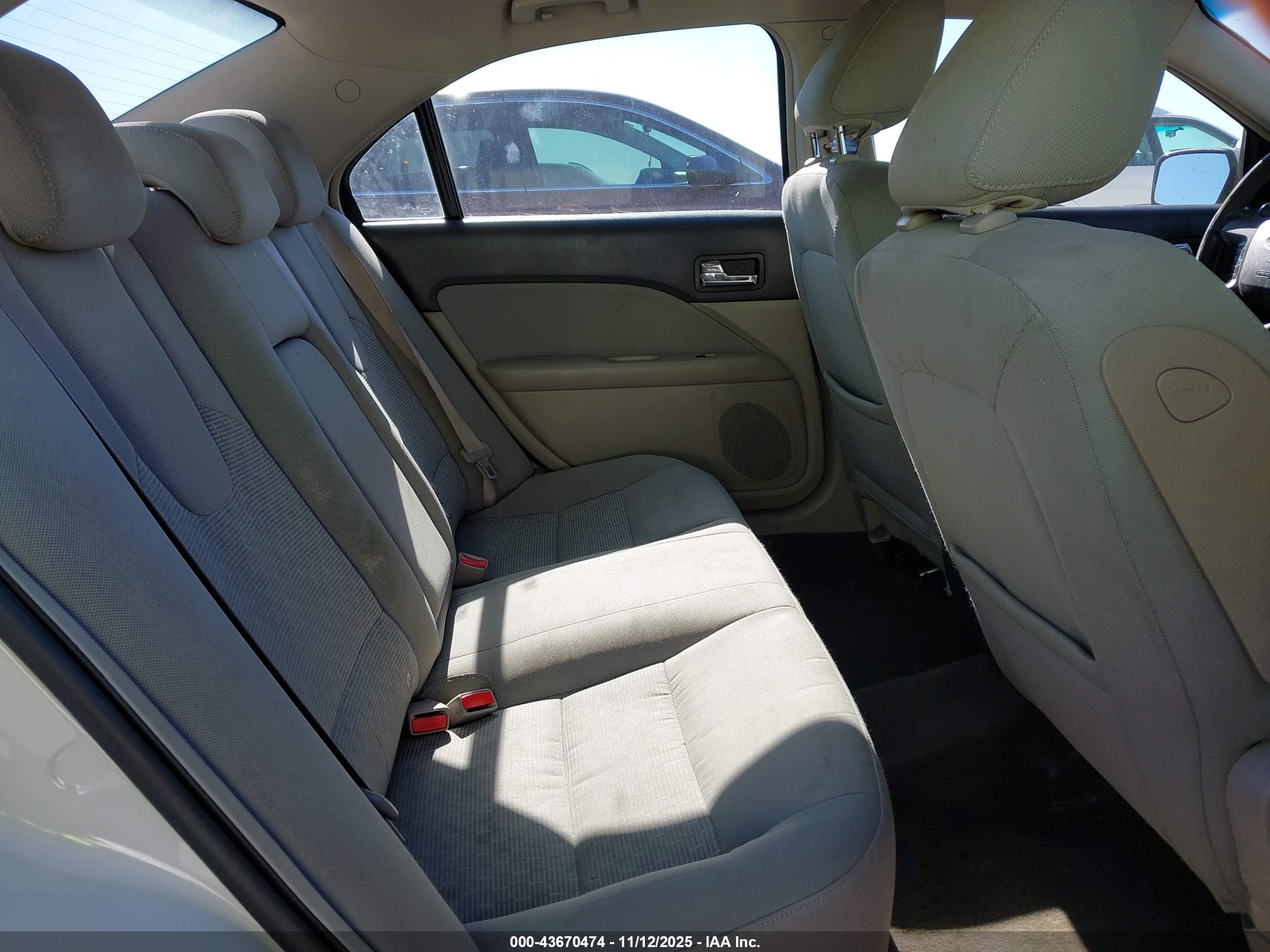 FORD FUSION image 8