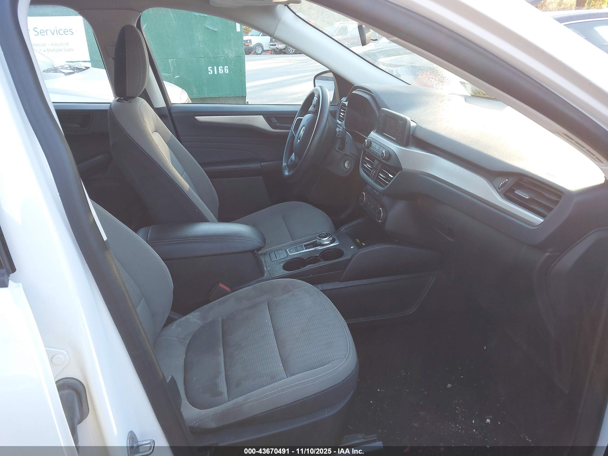 FORD ESCAPE image 5