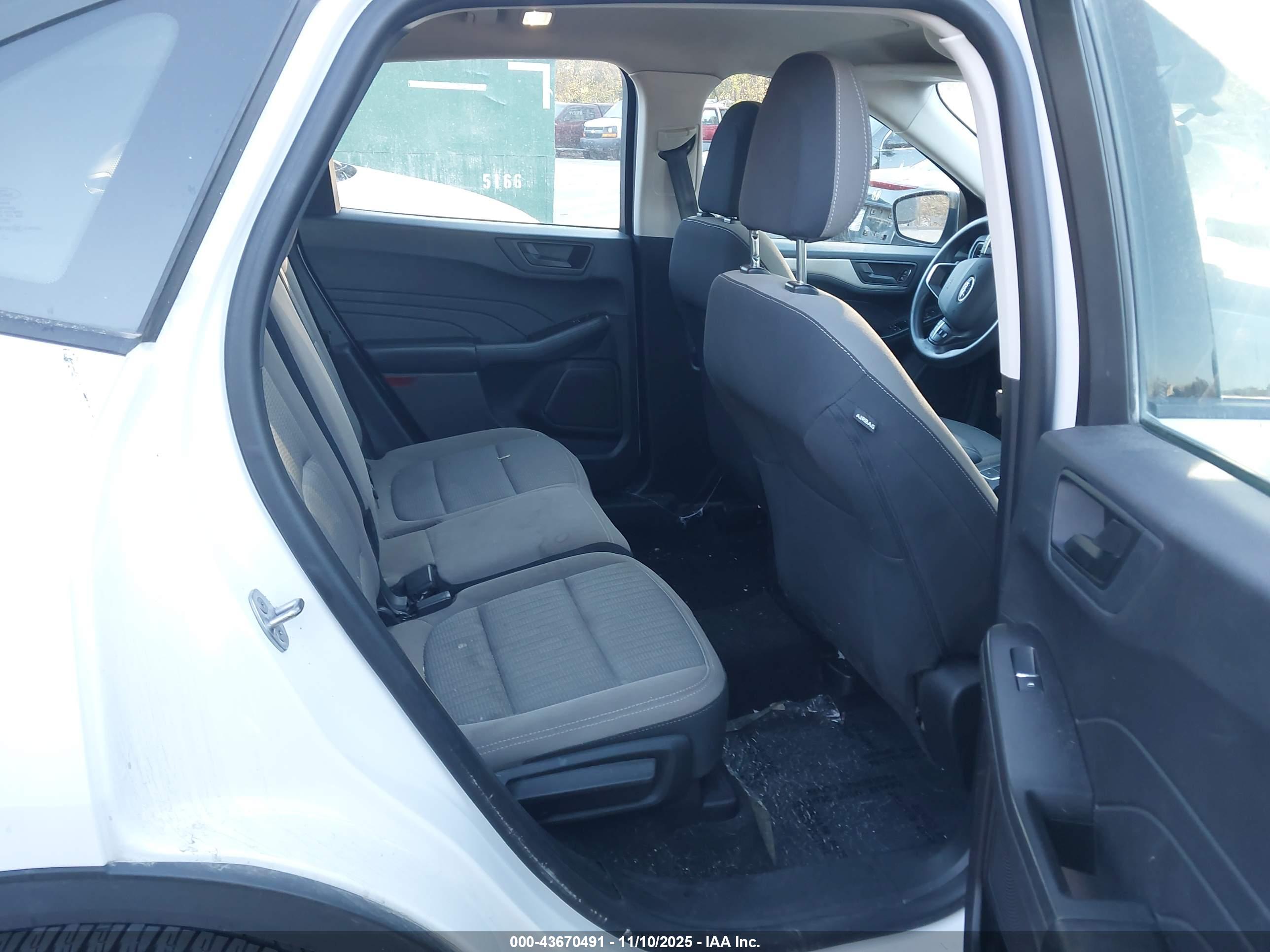 FORD ESCAPE image 8