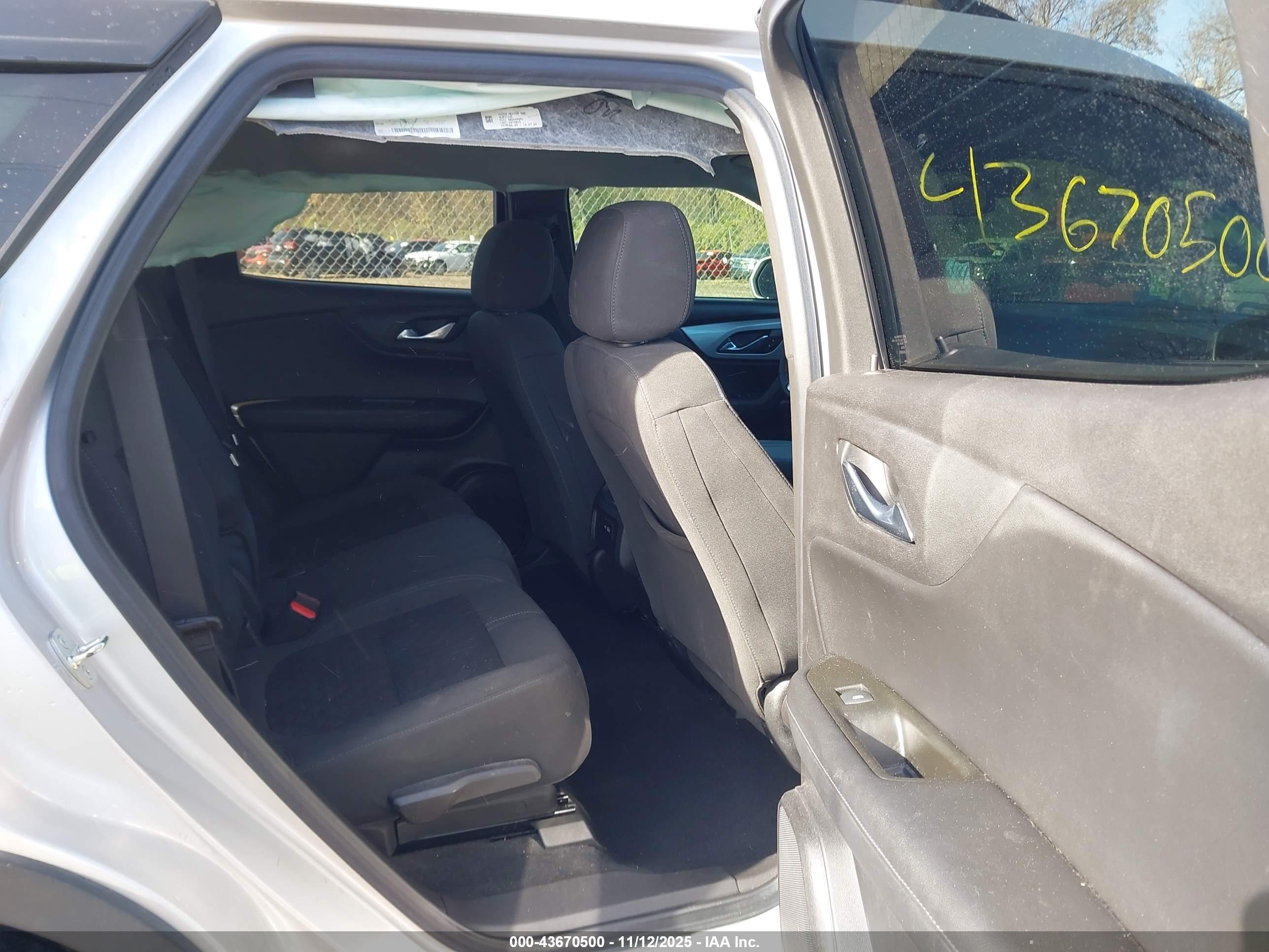 CHEVROLET BLAZER image 8