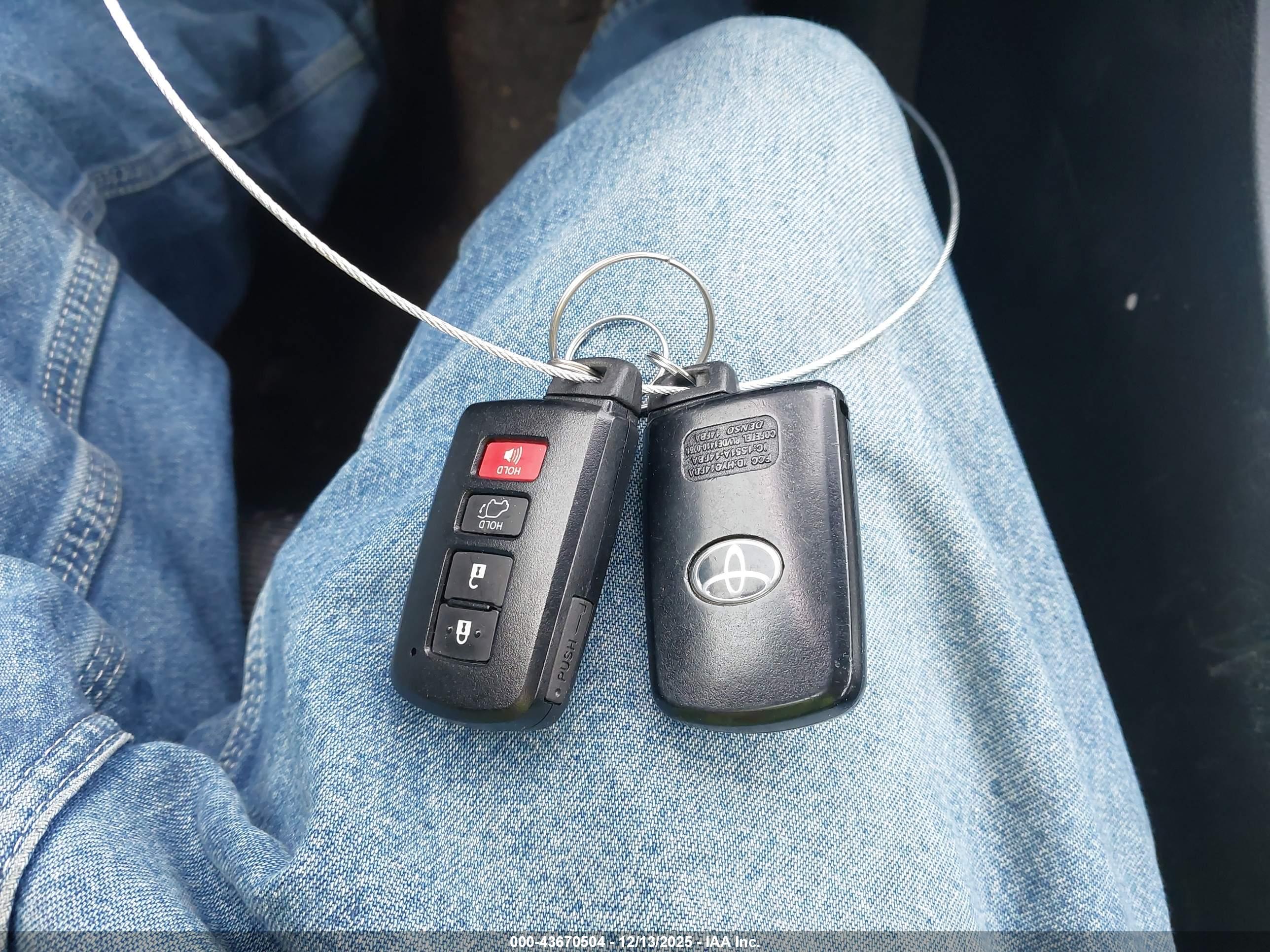 TOYOTA RAV4 image 11