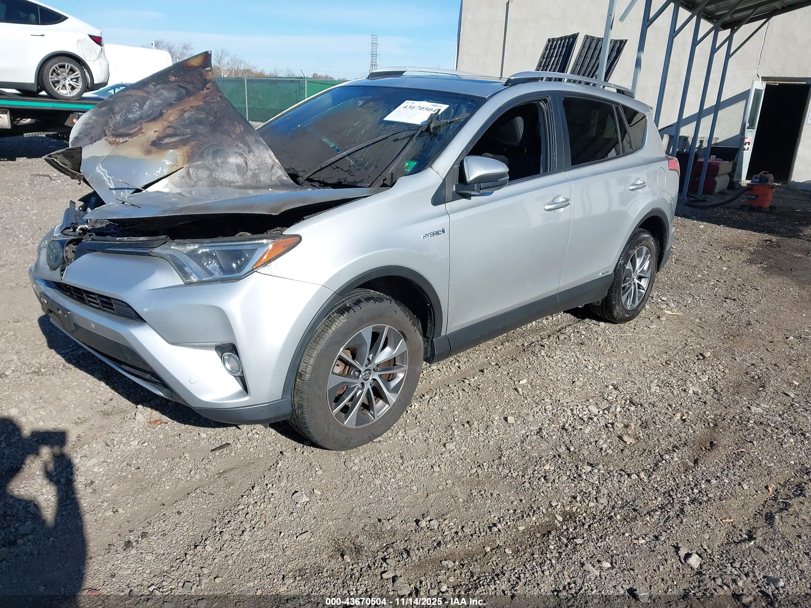 TOYOTA RAV4 image 2
