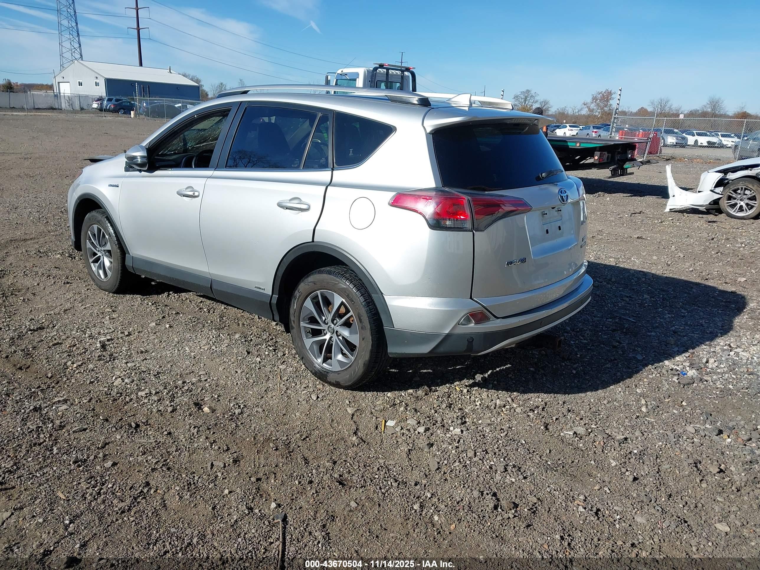 TOYOTA RAV4 image 3