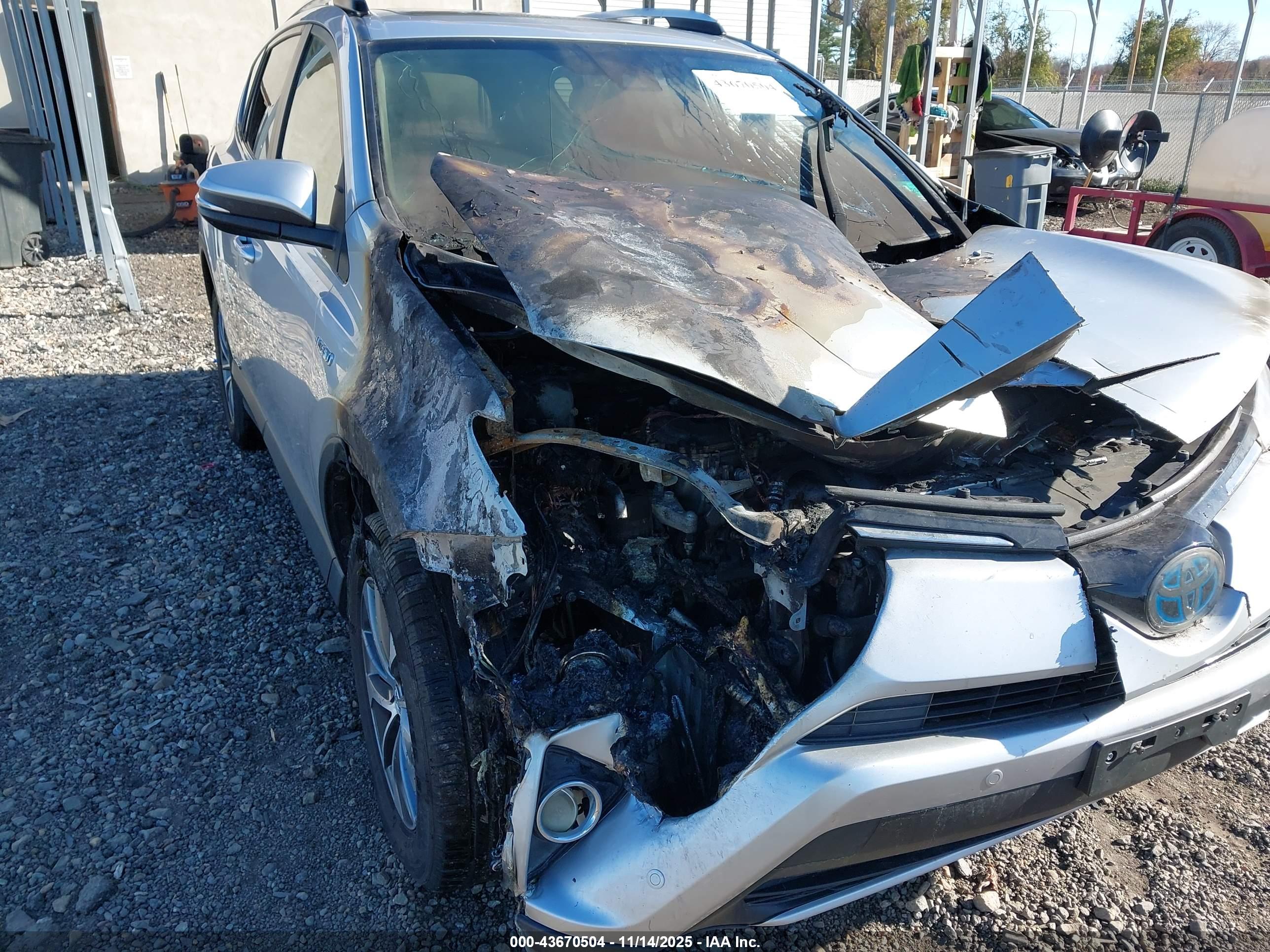 TOYOTA RAV4 image 6