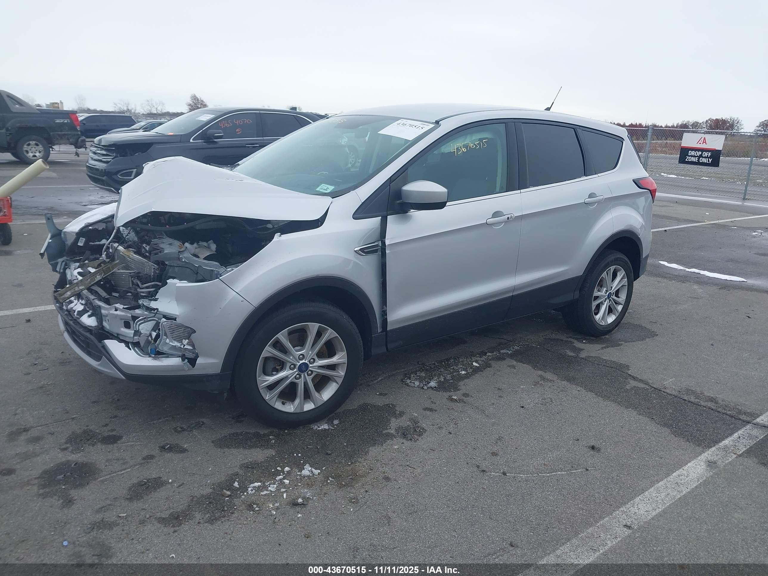 FORD ESCAPE image 2