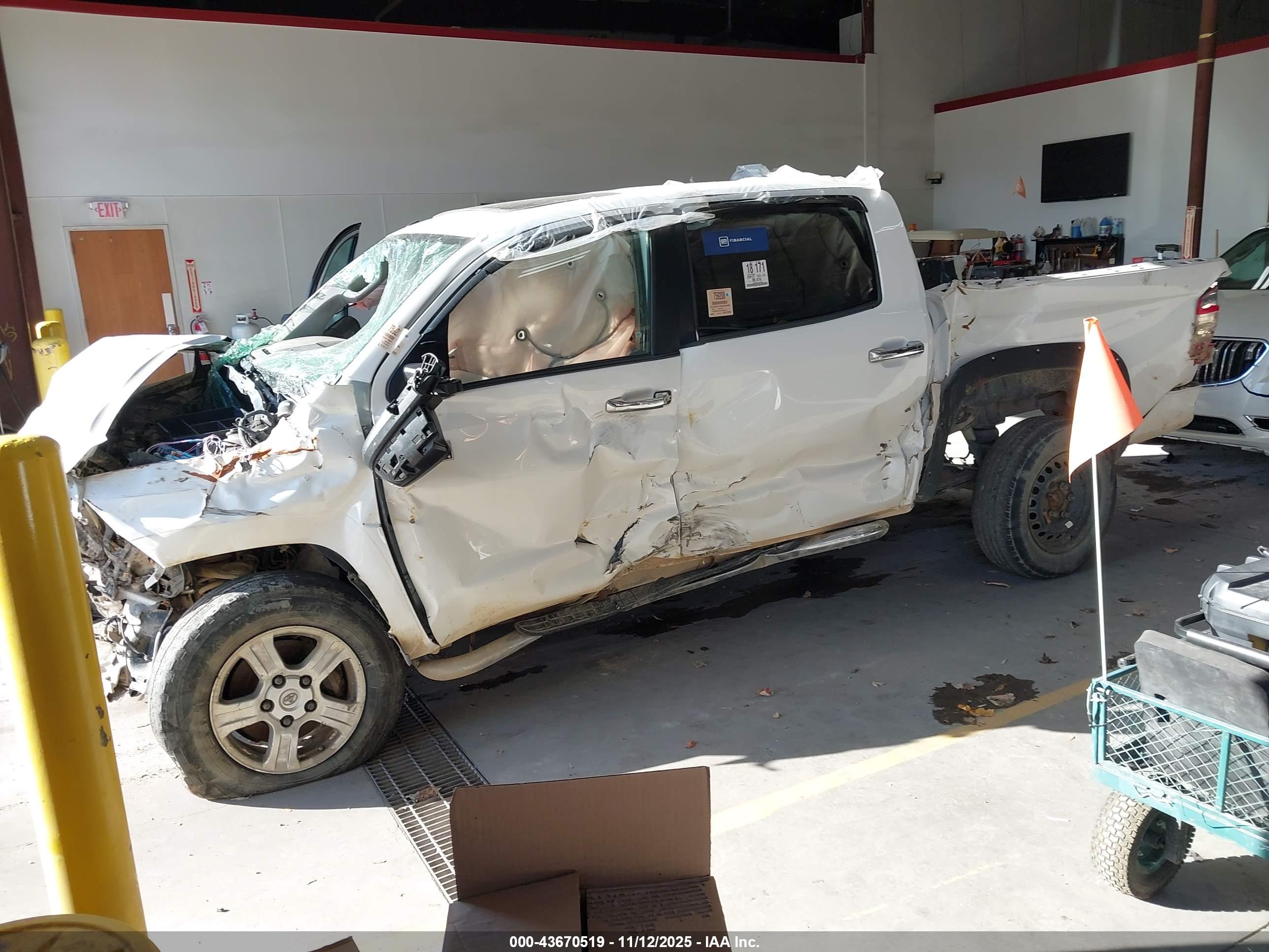 TOYOTA TUNDRA image 2
