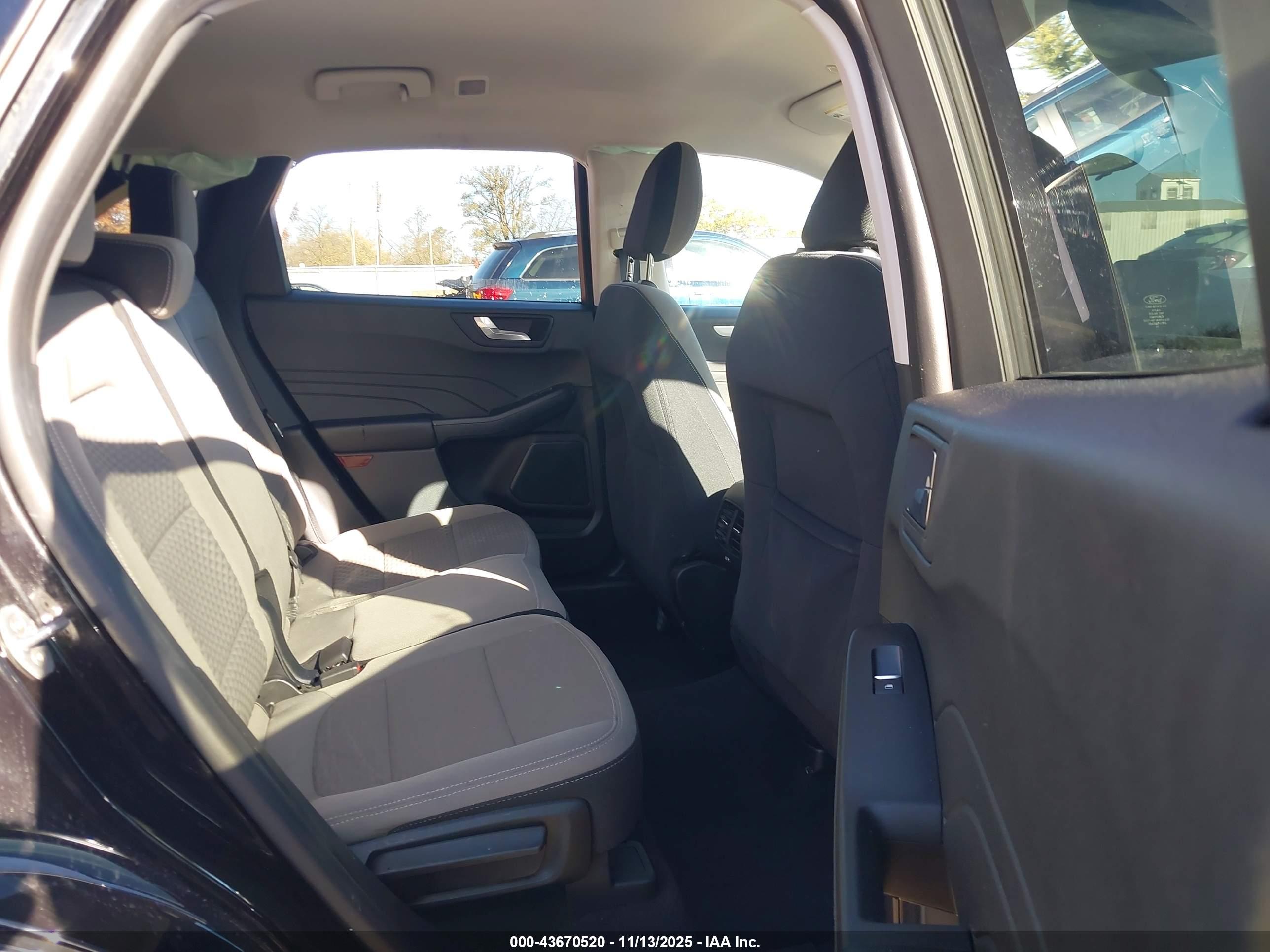FORD ESCAPE image 8