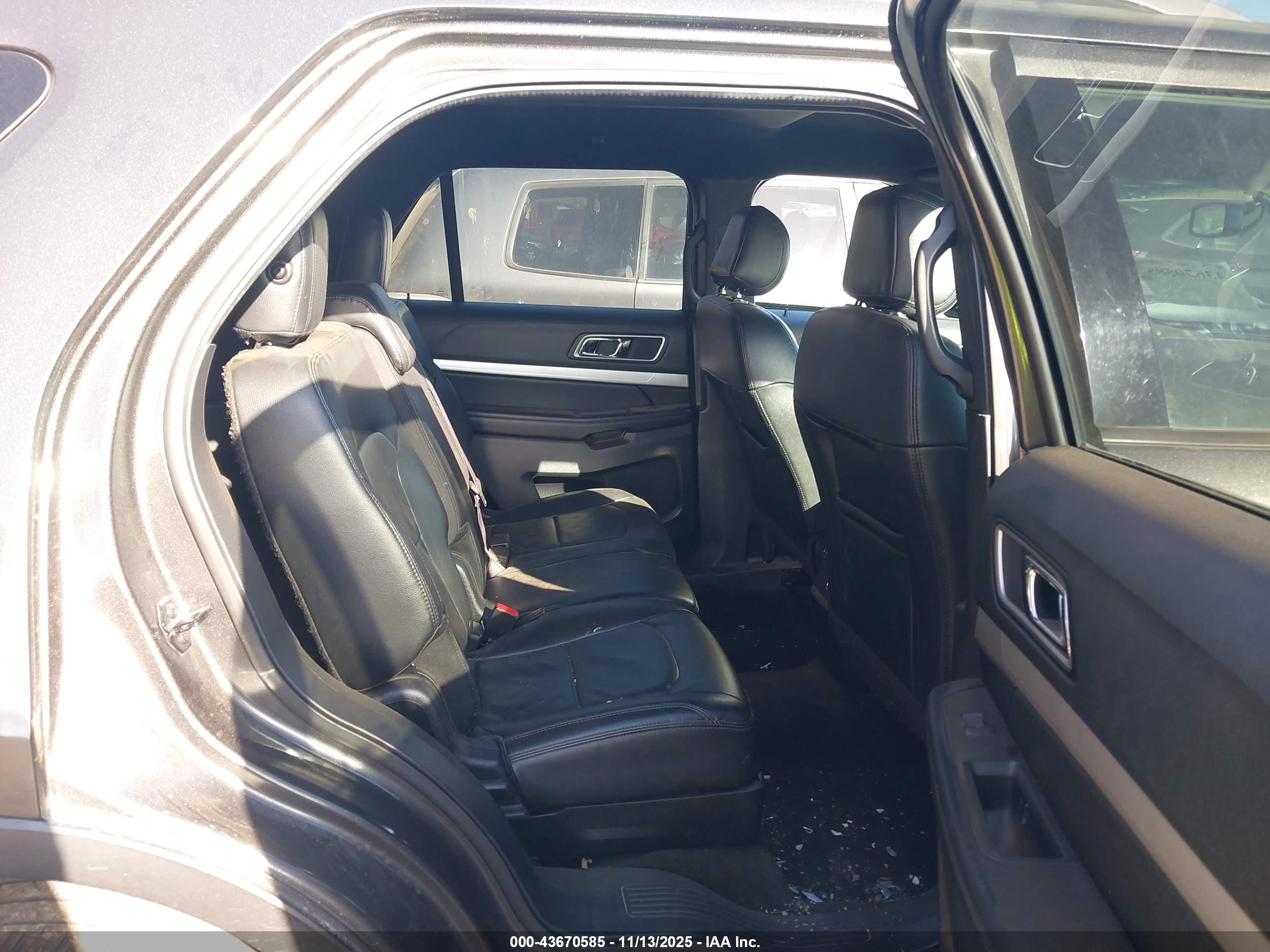 FORD EXPLORER image 8