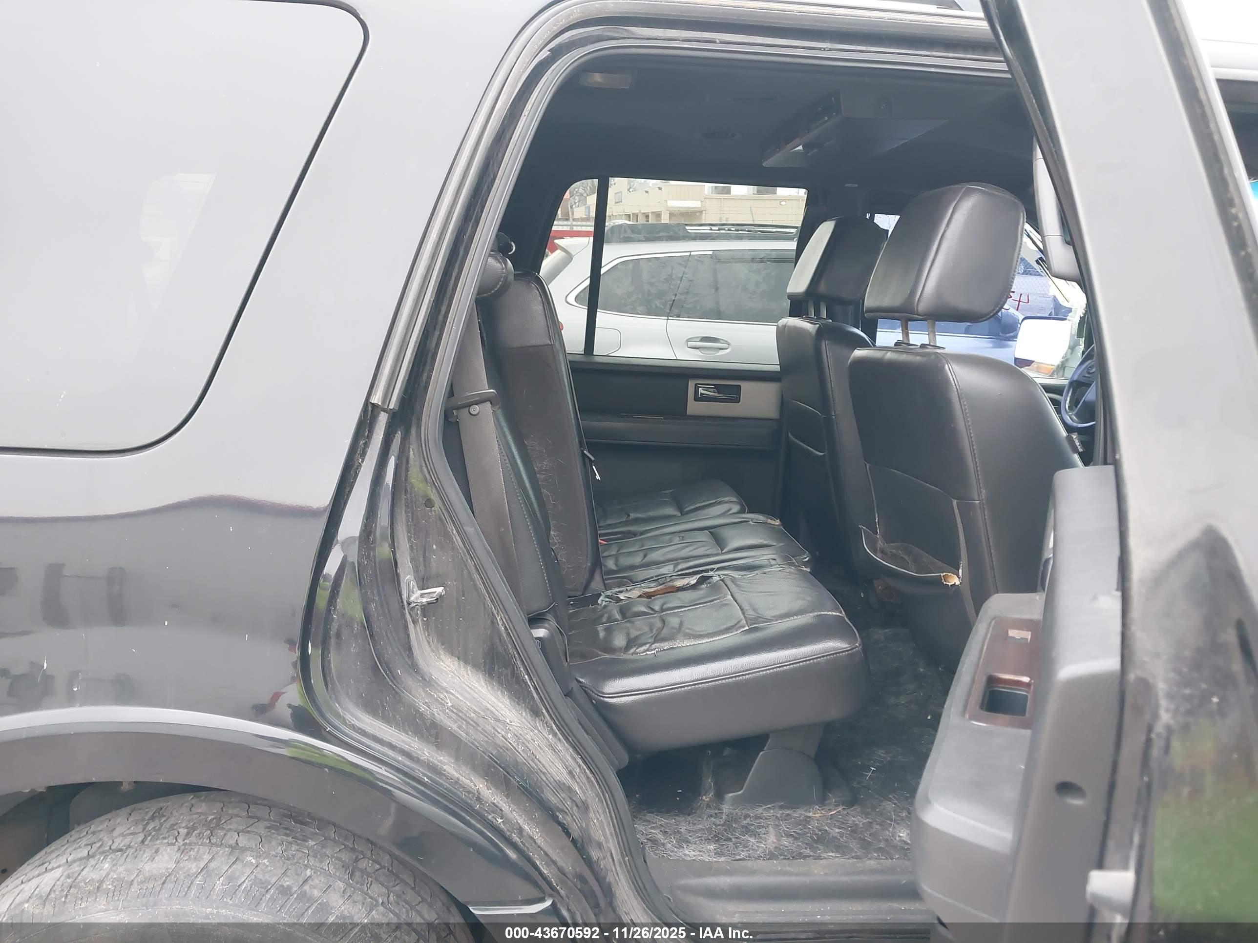 FORD EXPEDITION image 8
