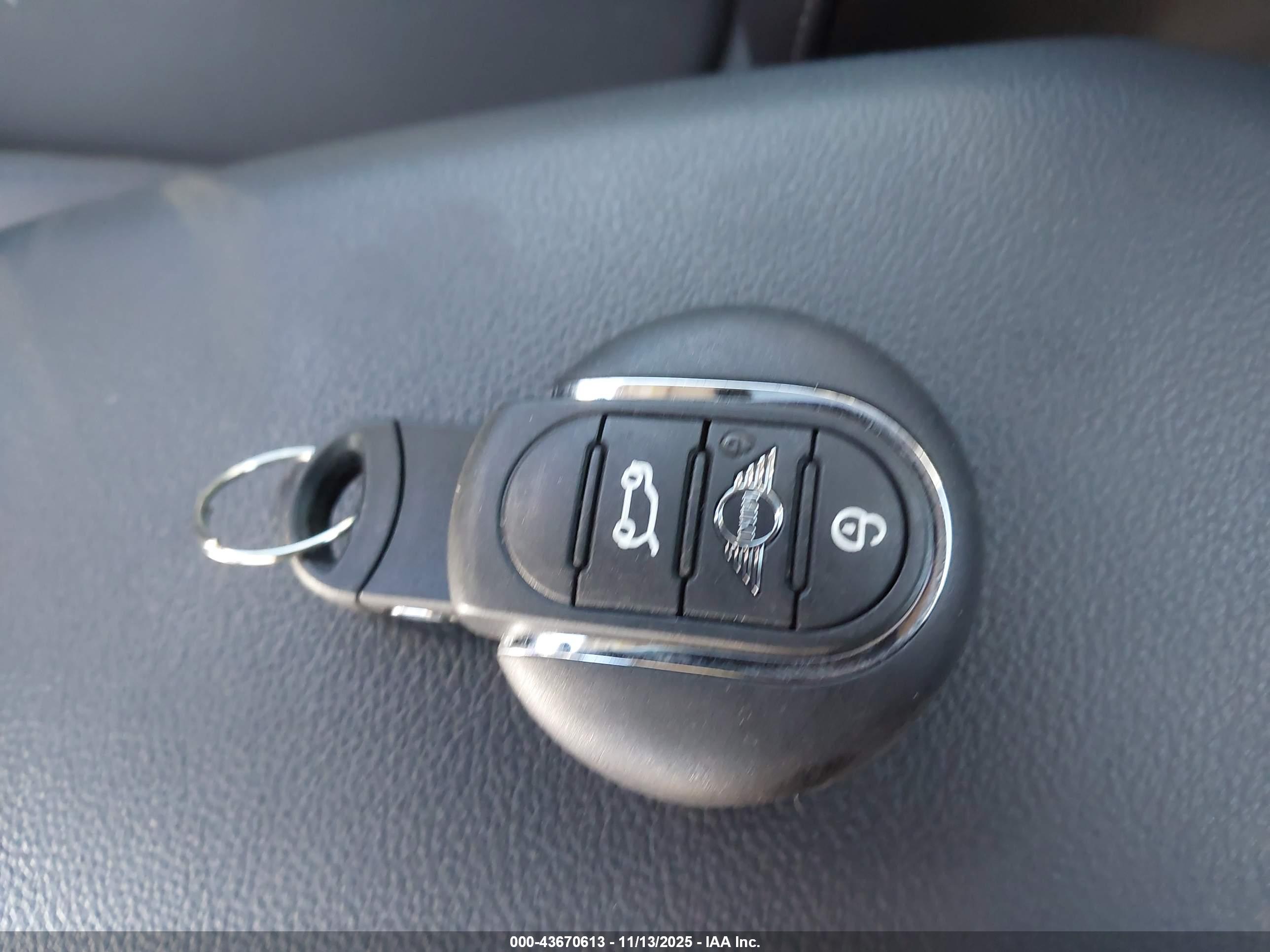 MINI COUNTRYMAN image 11