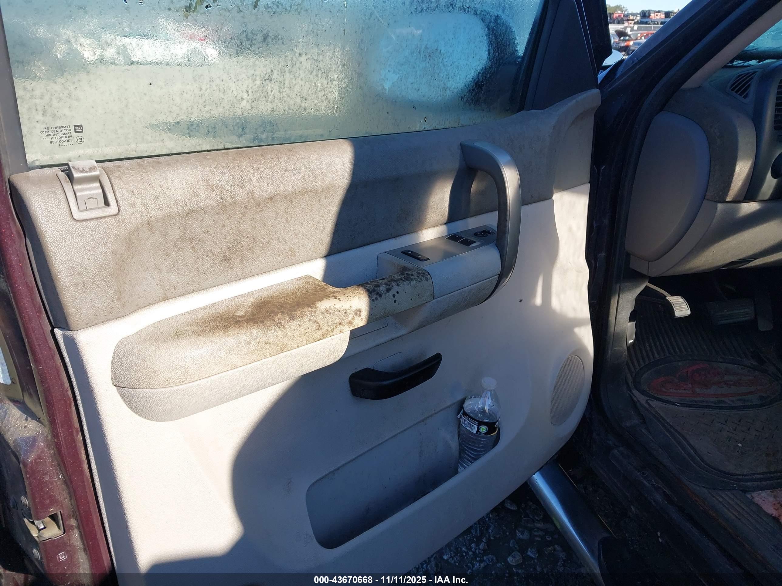 CHEVROLET SILVERADO image 6