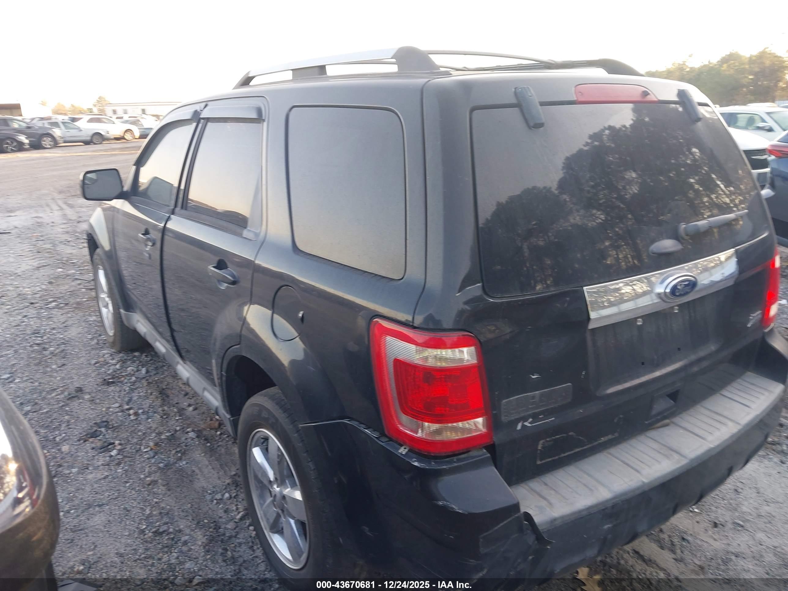 FORD ESCAPE image 3
