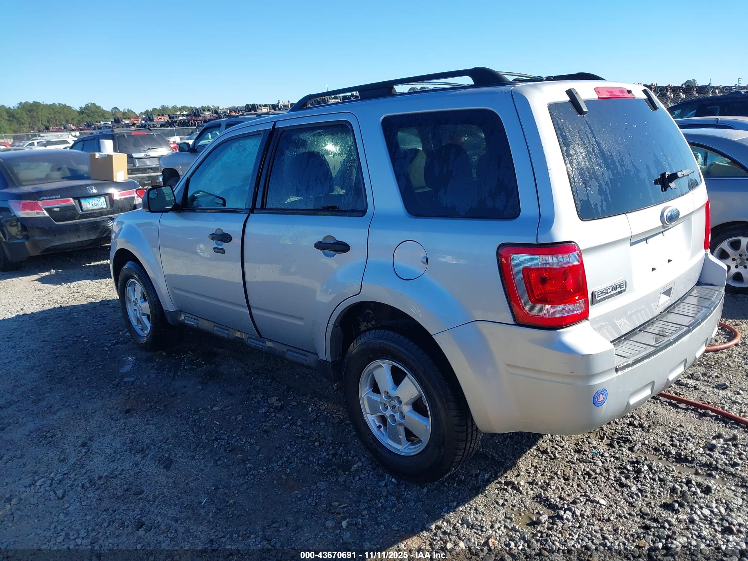 FORD ESCAPE image 3