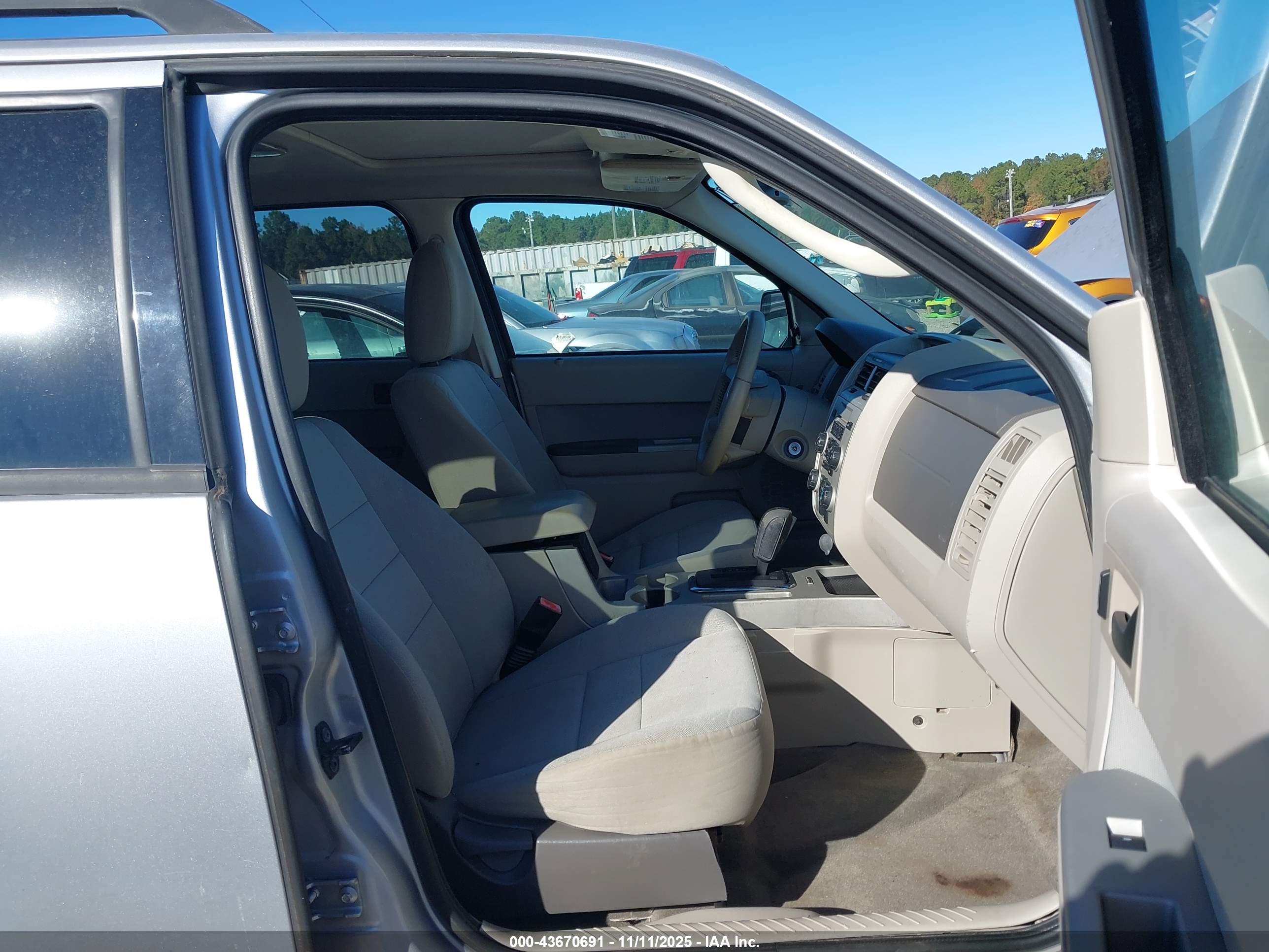 FORD ESCAPE image 5