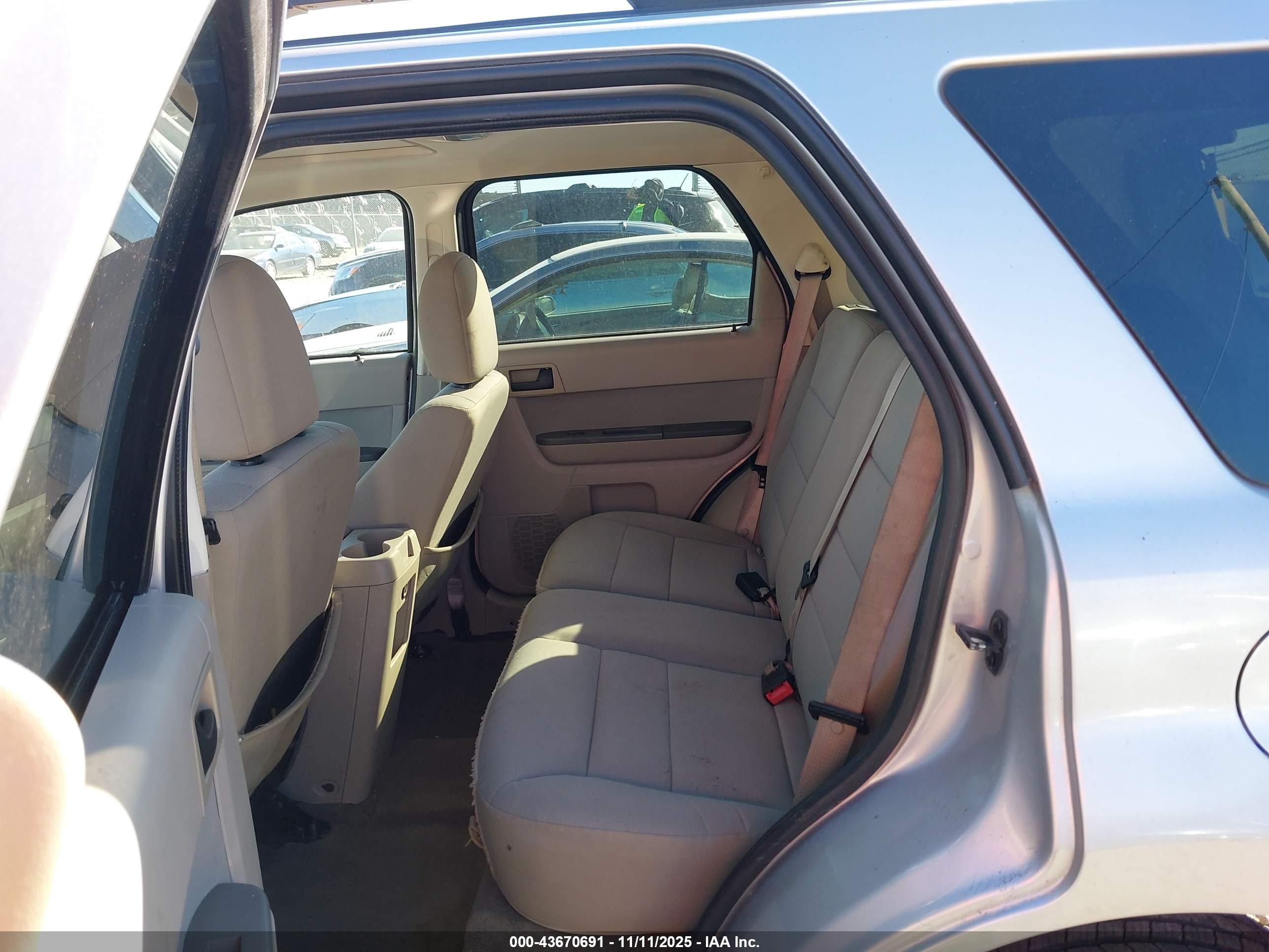 FORD ESCAPE image 8