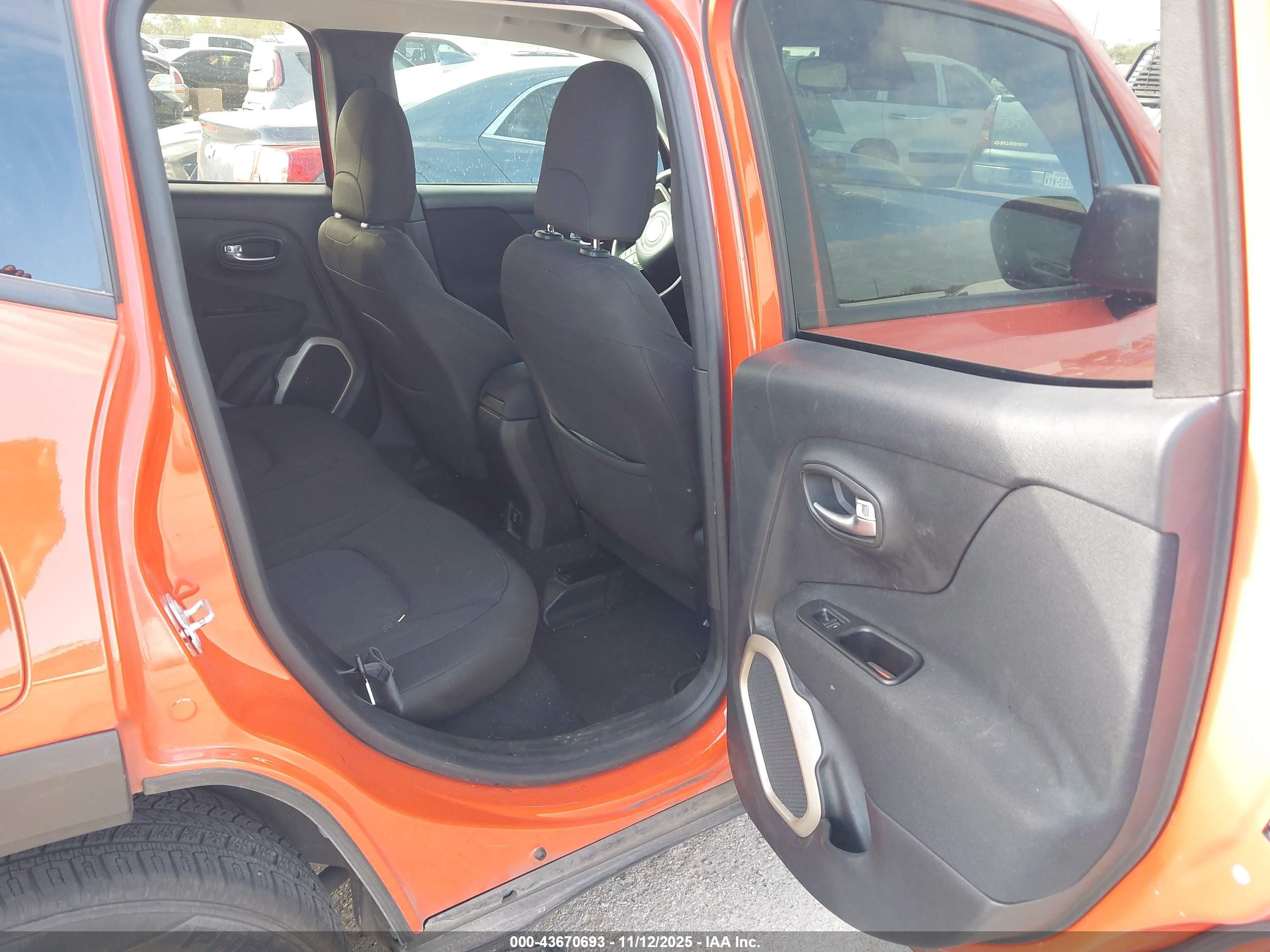JEEP RENEGADE image 8