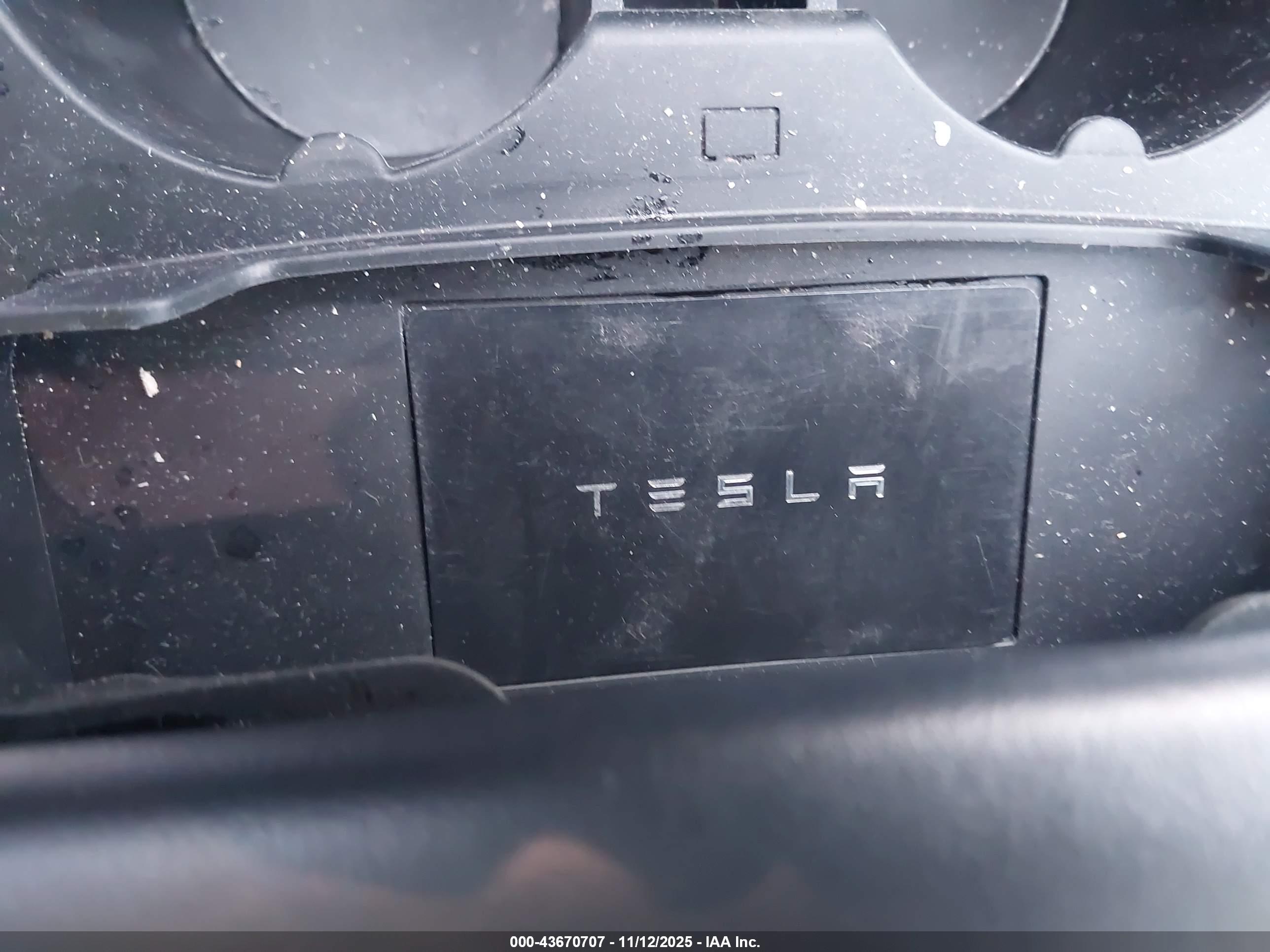 TESLA MODEL image 11