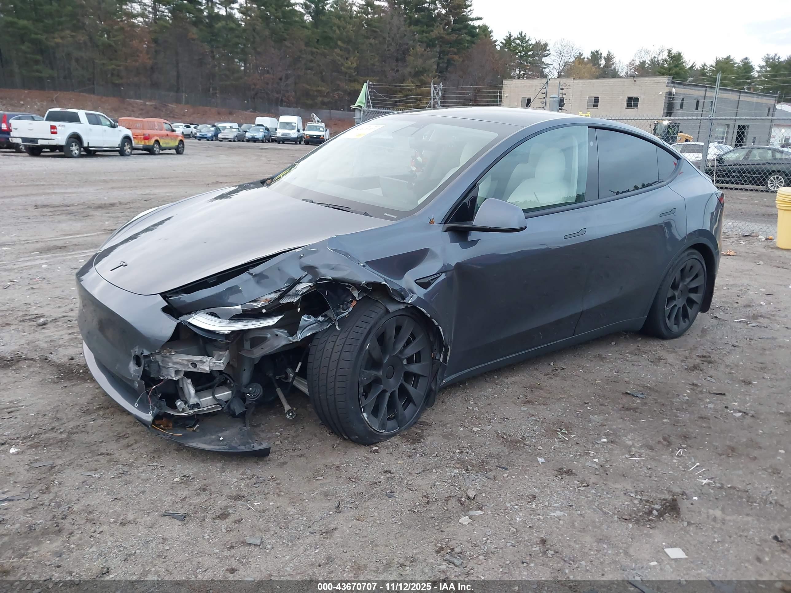 TESLA MODEL image 2