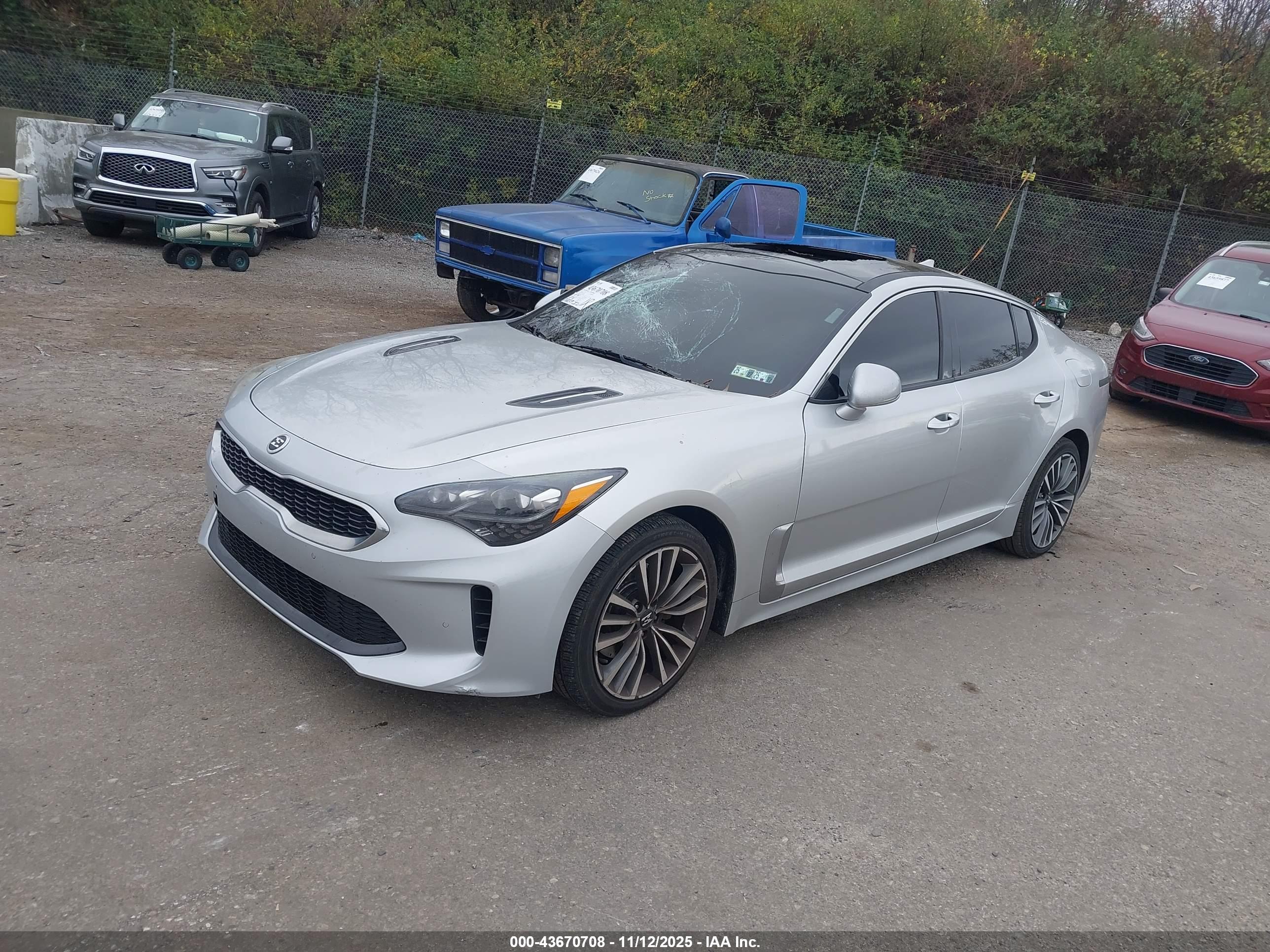 KIA STINGER image 2