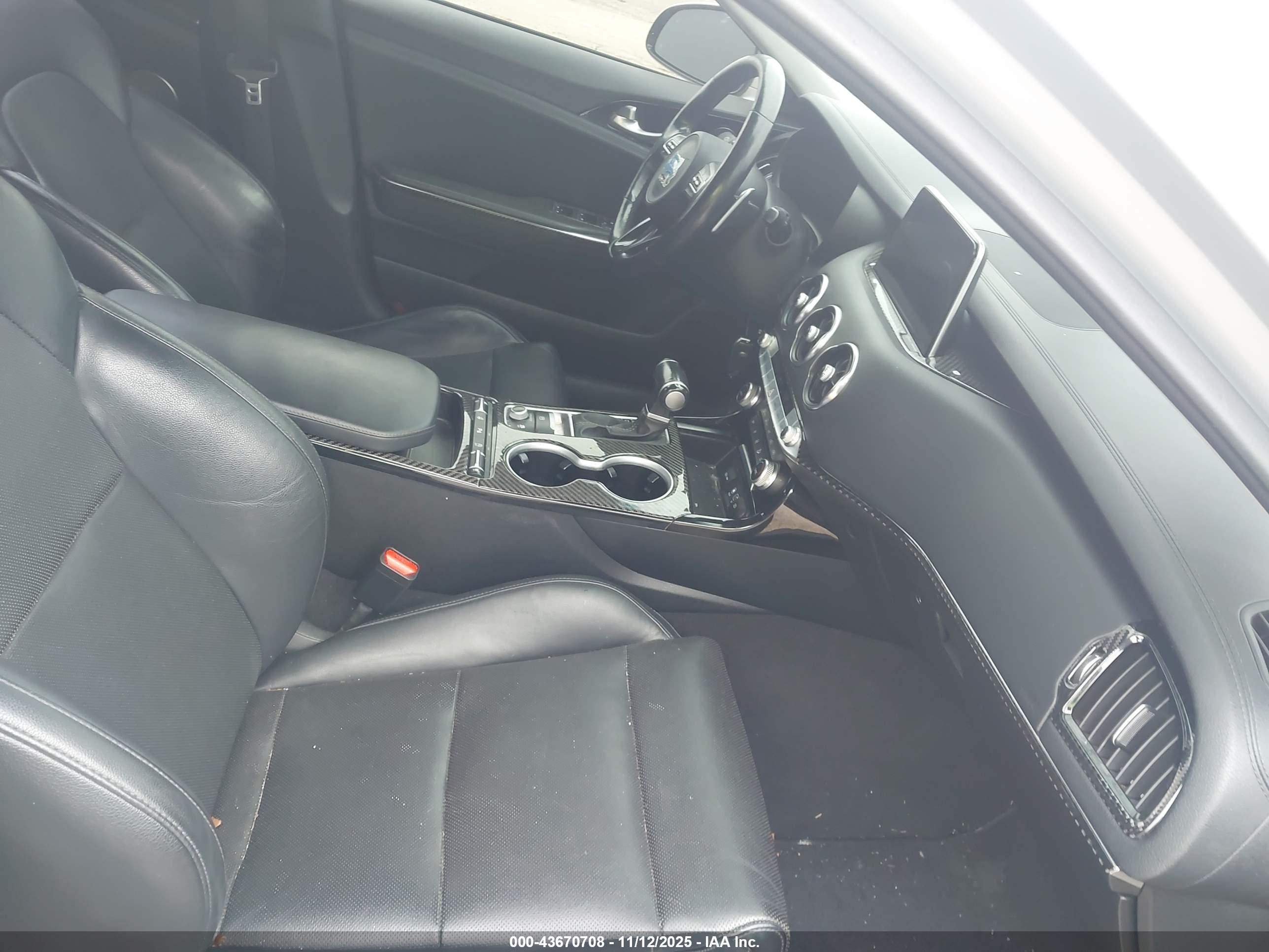 KIA STINGER image 5
