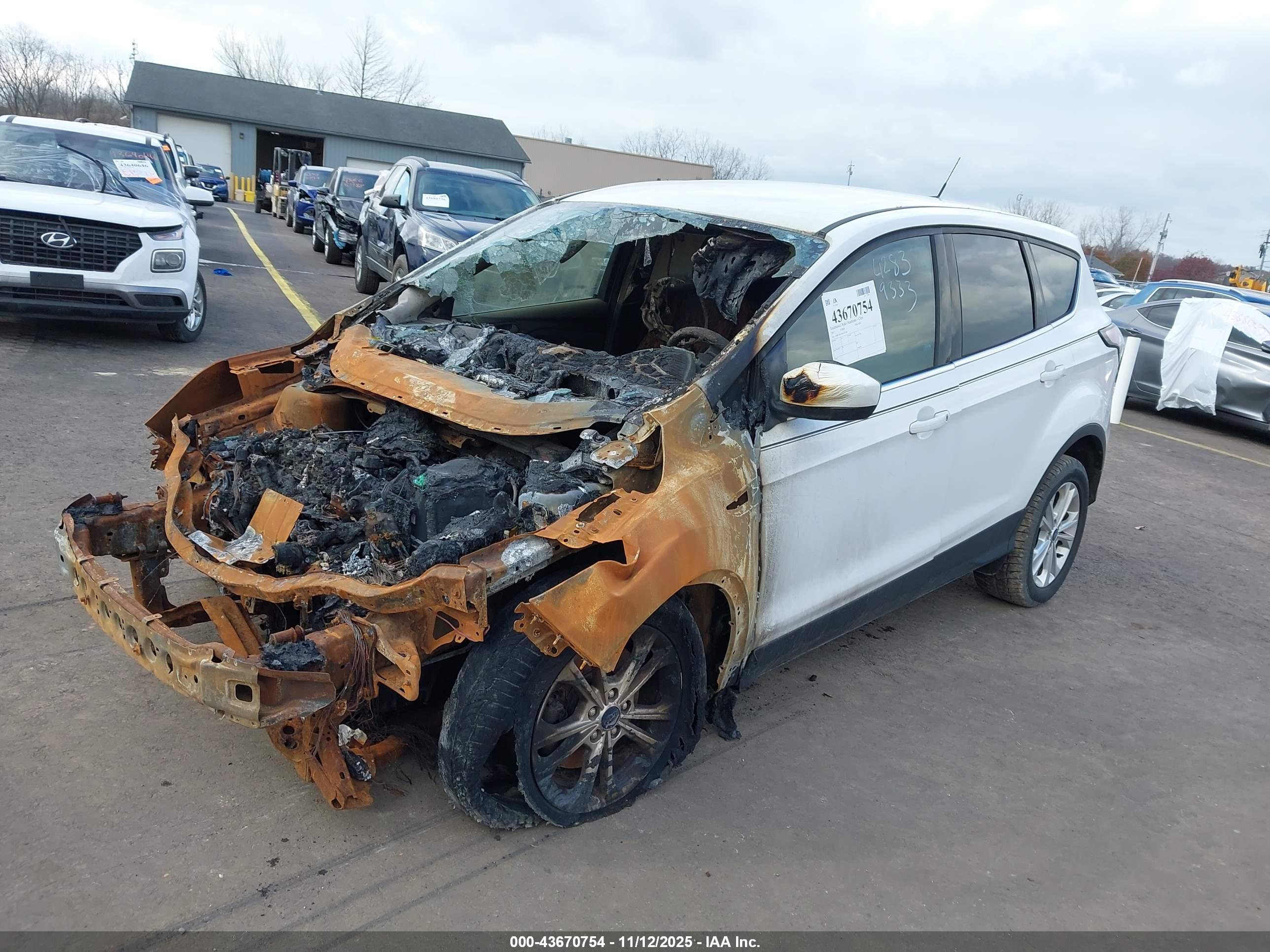 FORD ESCAPE image 2