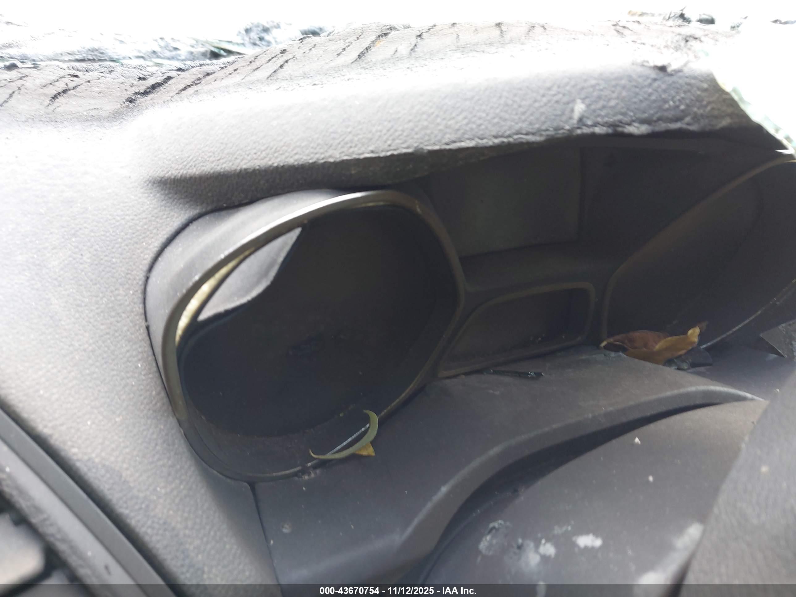 FORD ESCAPE image 7