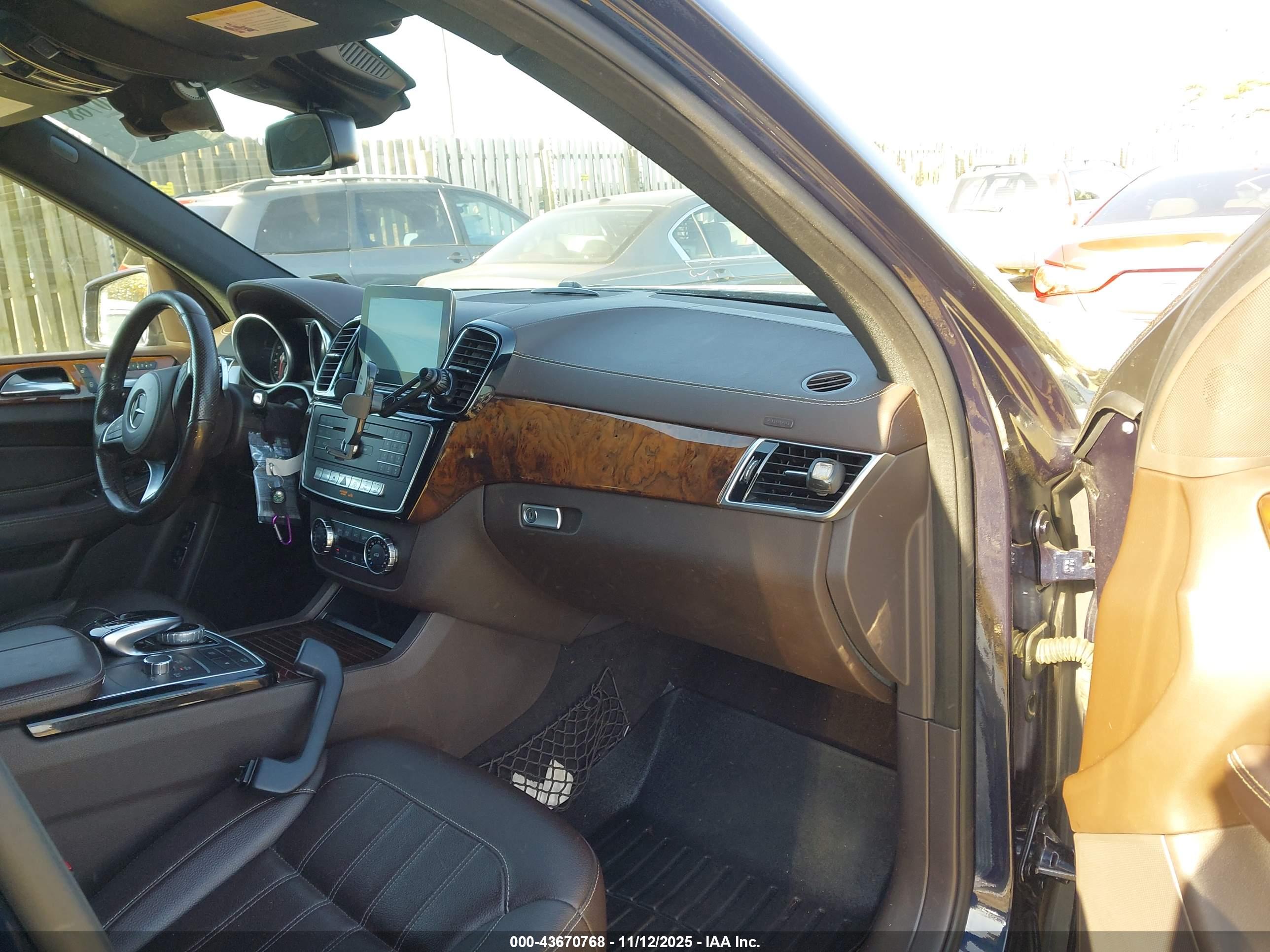 MERCEDES-BENZ GLS image 5