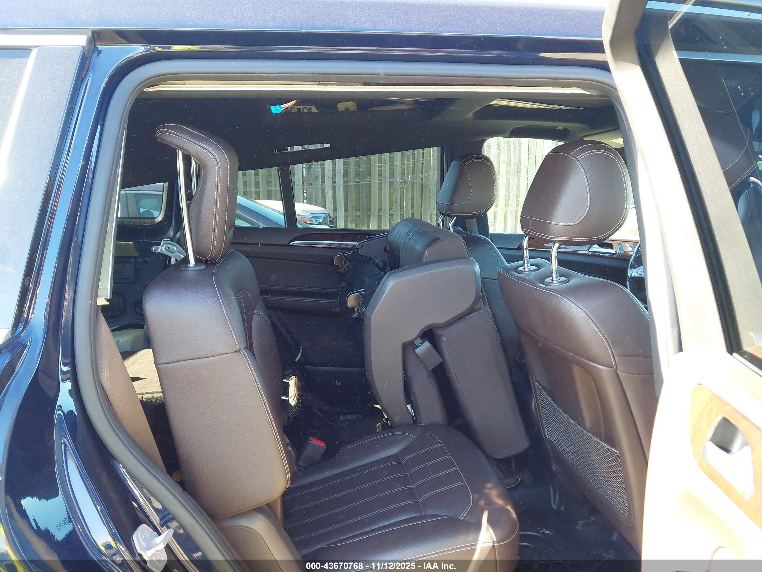 MERCEDES-BENZ GLS image 8